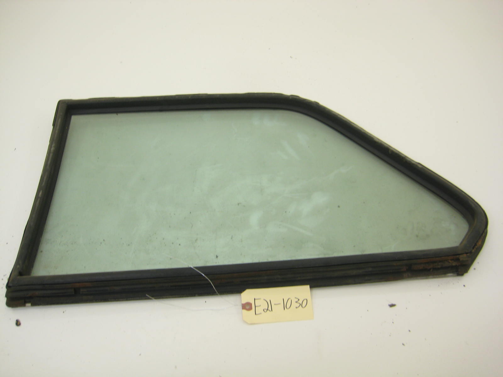 BMW E21 320 Passenger Right NON Flip Side Rear Window E21 1030