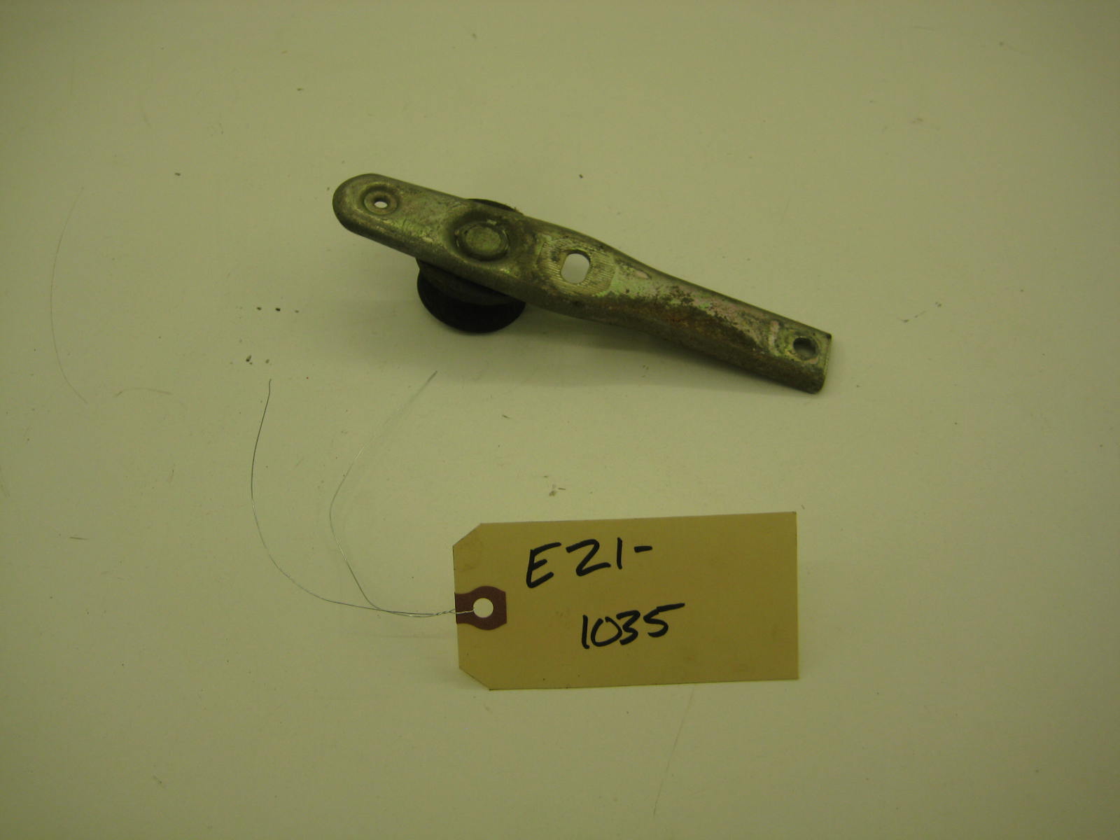 BMW E21 320 Hood Roller