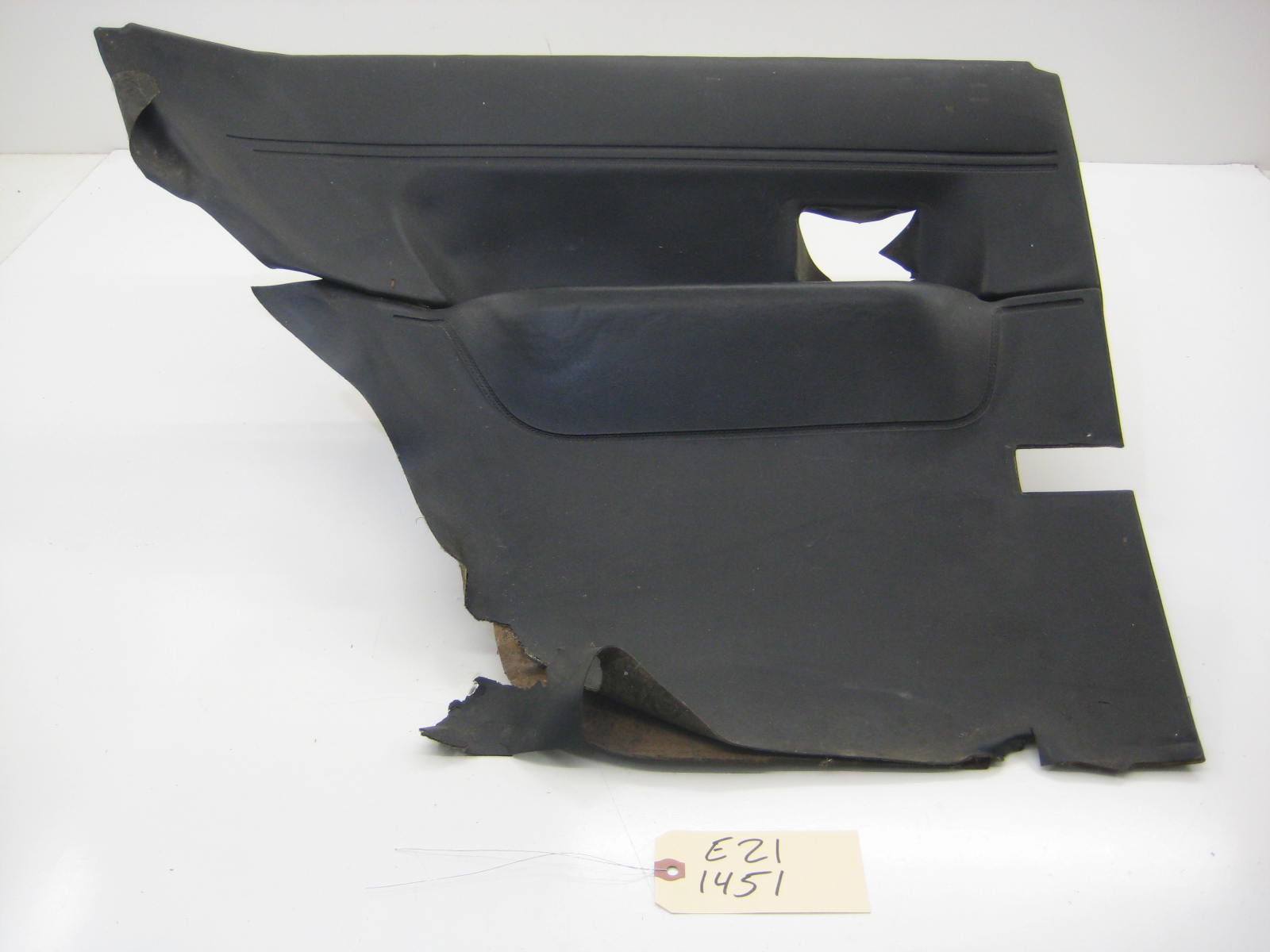 bm11-sec3 裏面1箇所傷あり Left Drivers Side Rear Door Card - Black Vinyl - Classic Daily