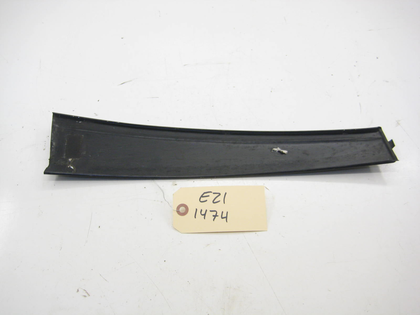 Right Passenger Coupe Door Shadow Line Trim