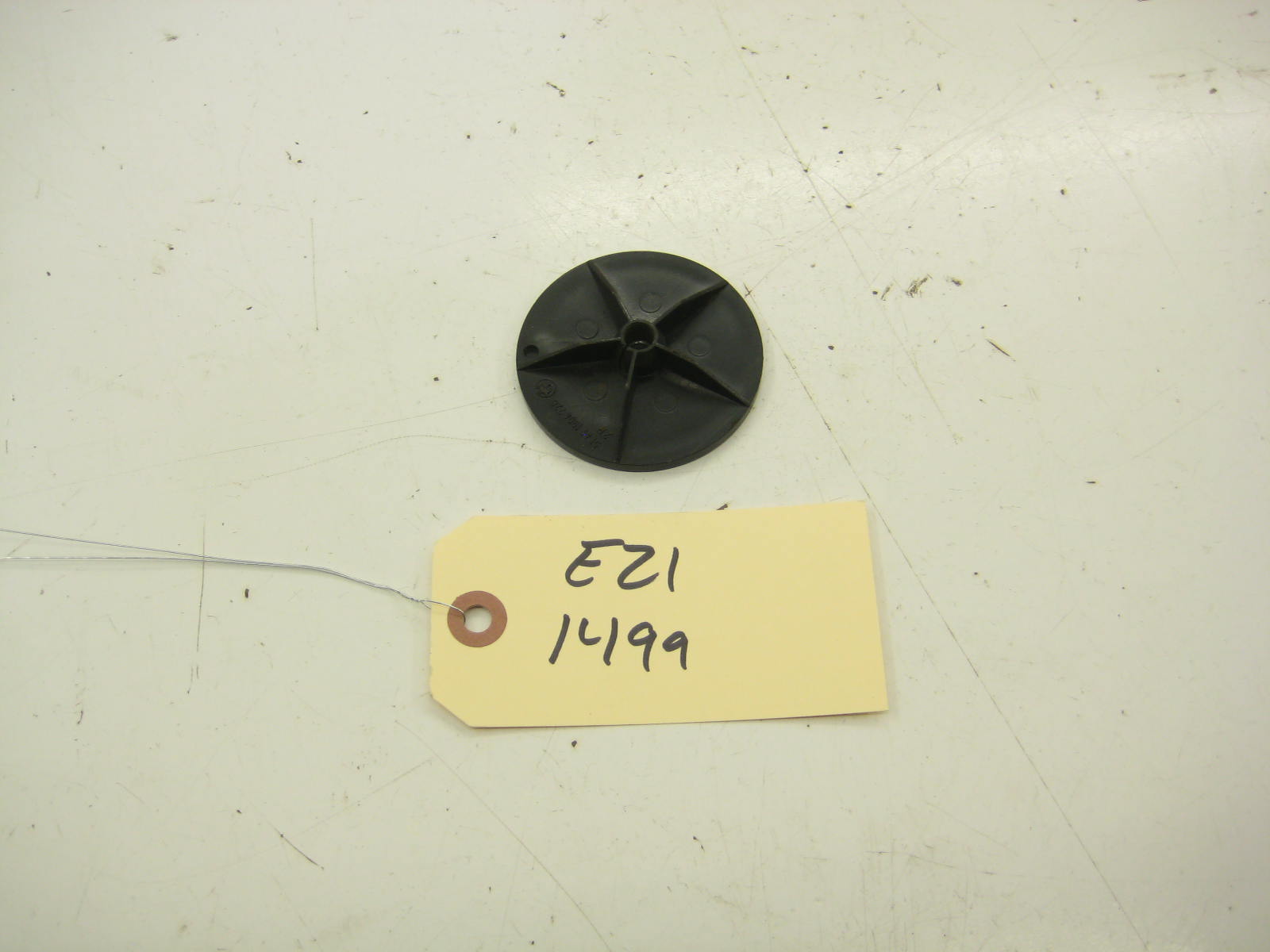 51471904726 Spare Tire Bolt Pad