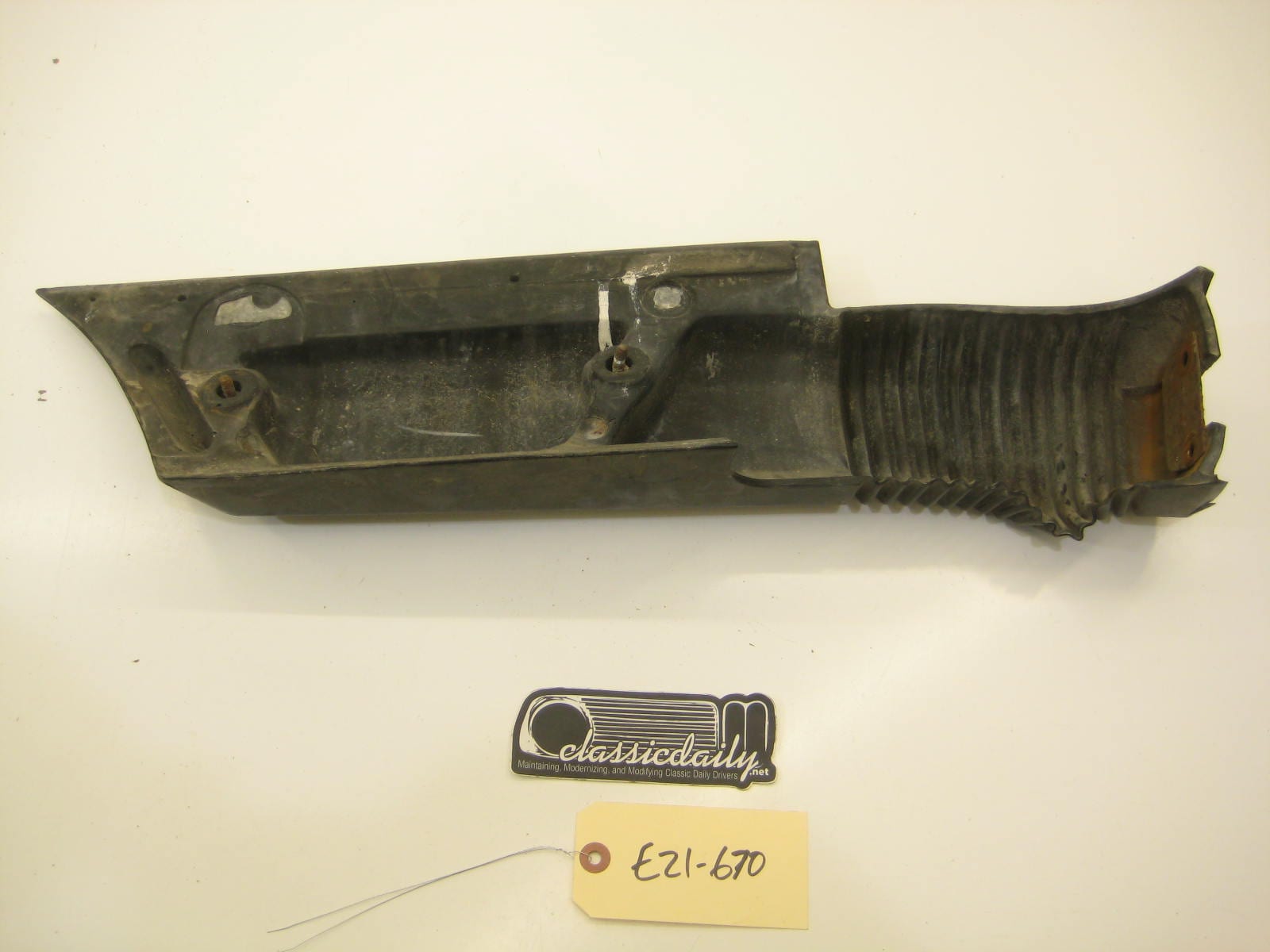 bmw e21 320 passenger right rear bumper trim accordion