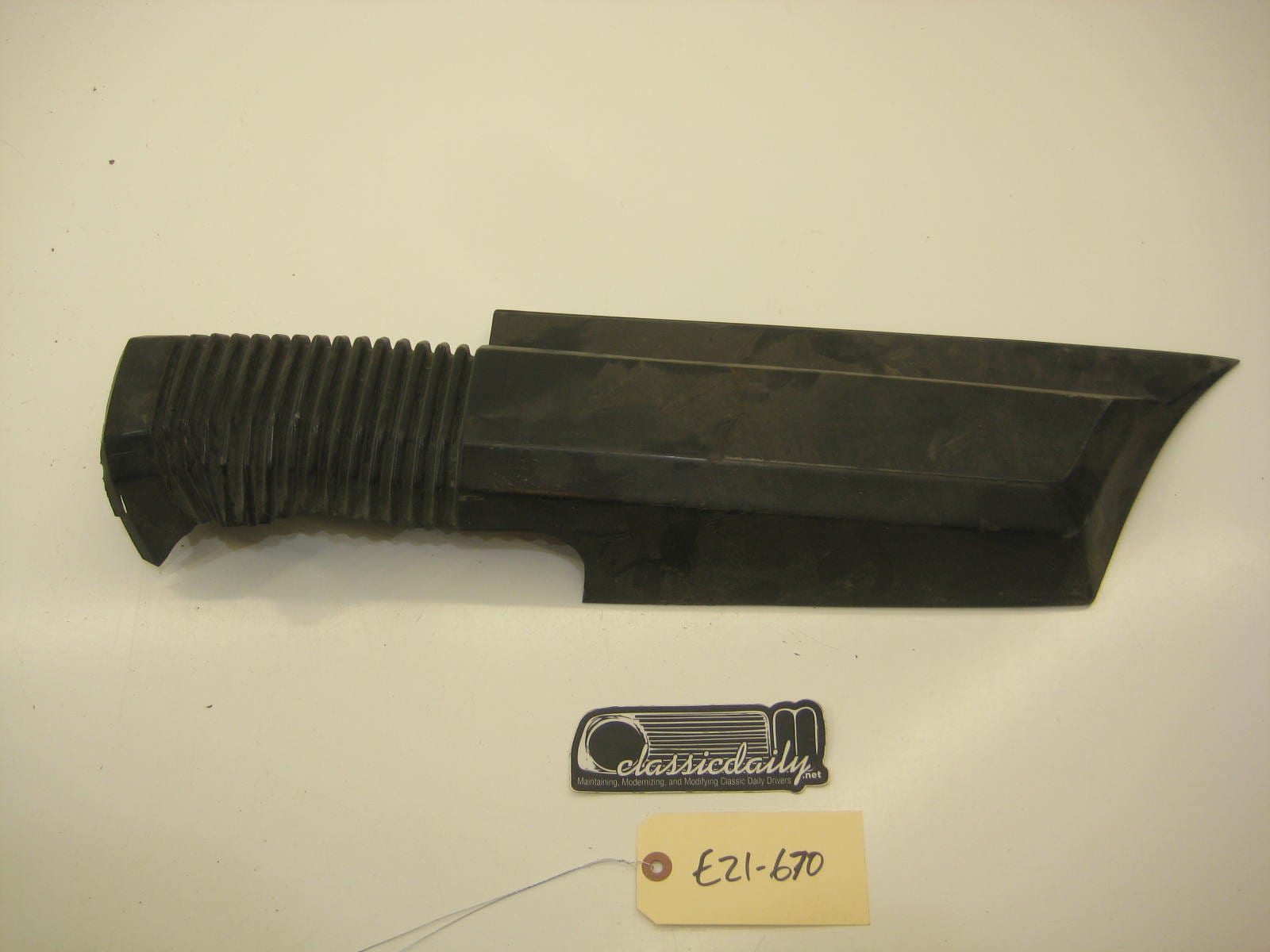 bmw e21 320 passenger right rear bumper trim accordion