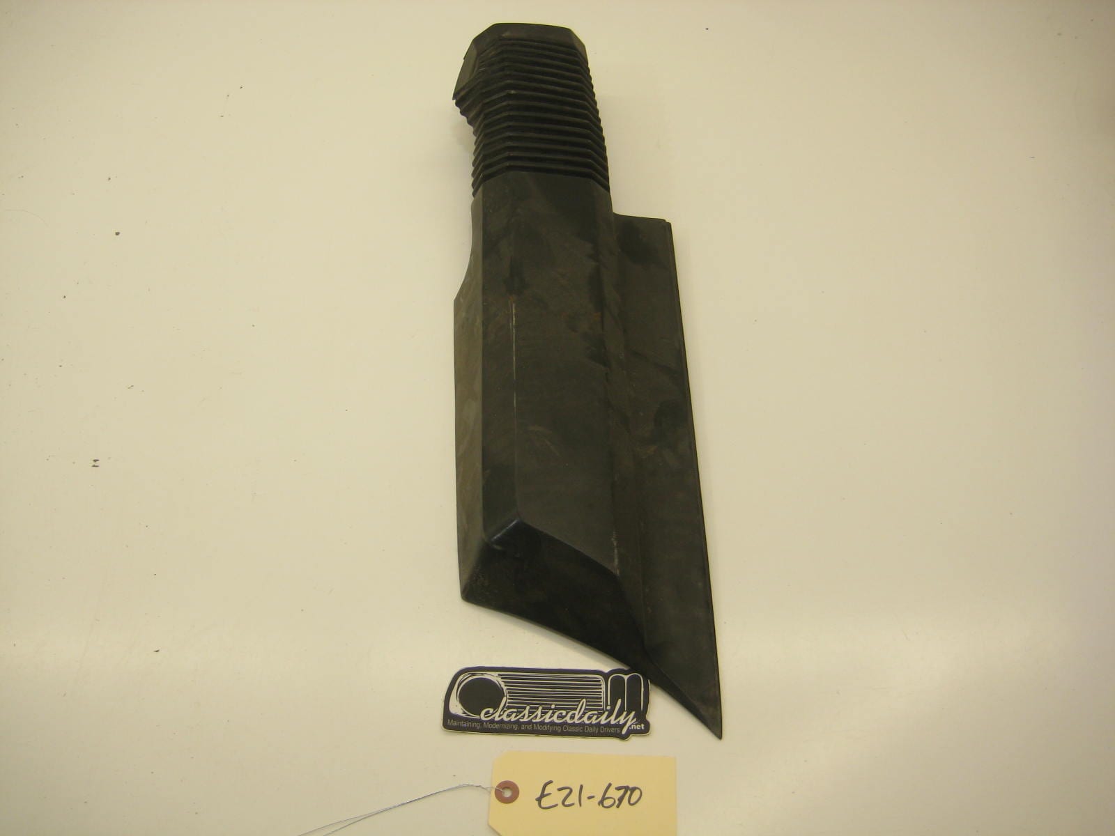 bmw e21 320 passenger right rear bumper trim accordion
