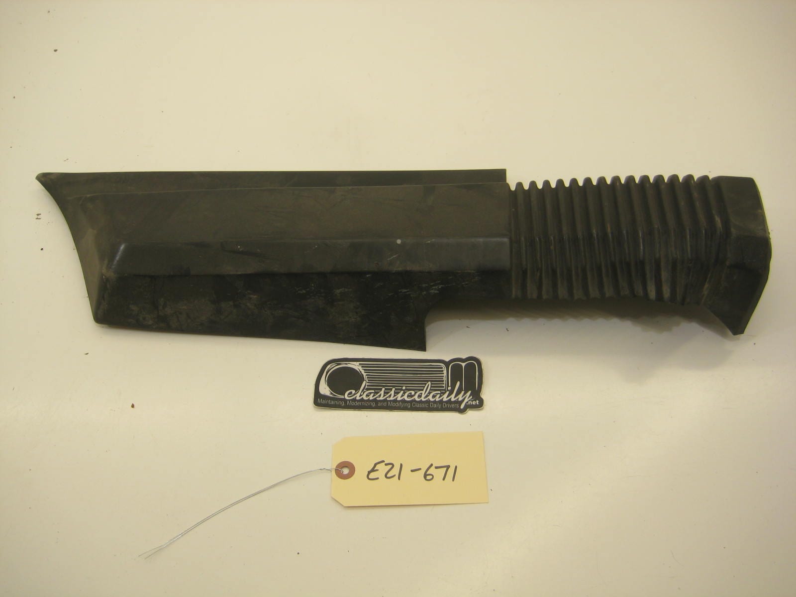 bmw e21 320 driver left rear bumper trim accordion