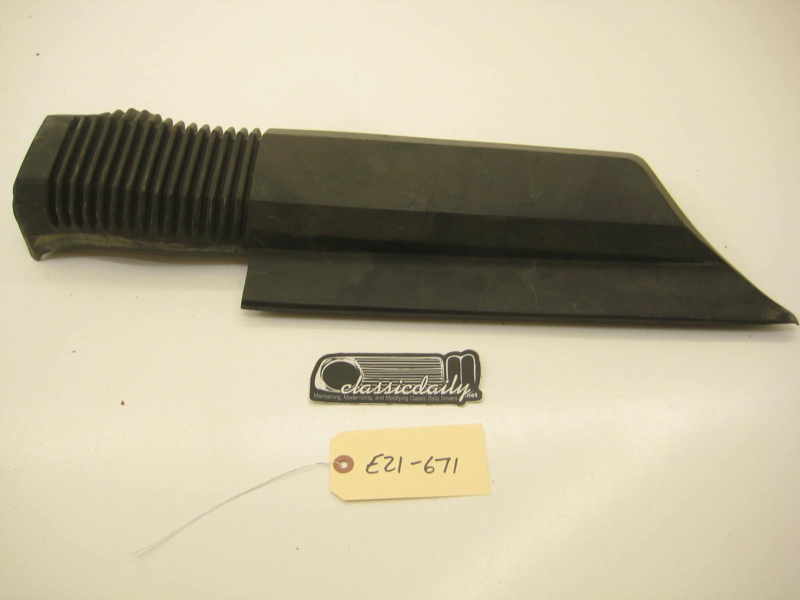 bmw e21 320 driver left rear bumper trim accordion