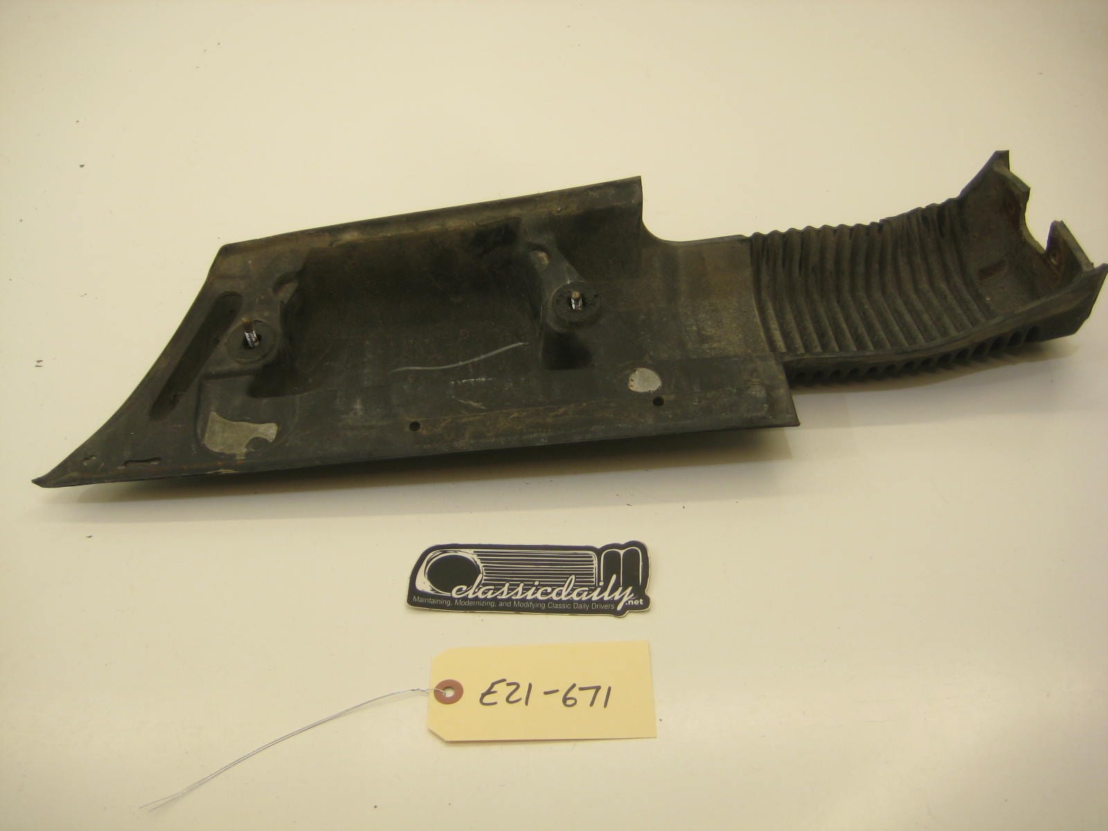 bmw e21 320 driver left rear bumper trim accordion