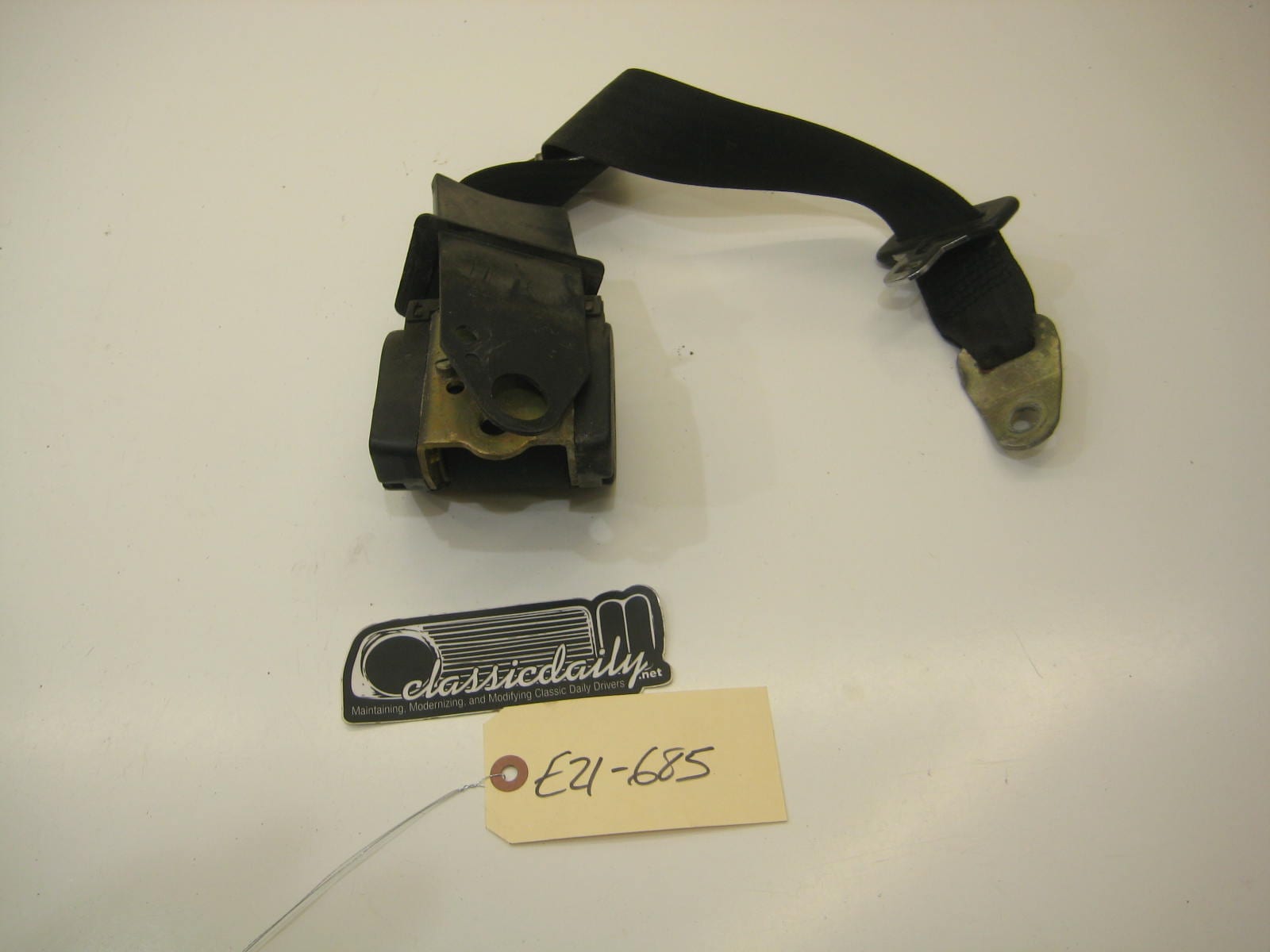 bmw e21 320 passenger right rear seat belt assembly