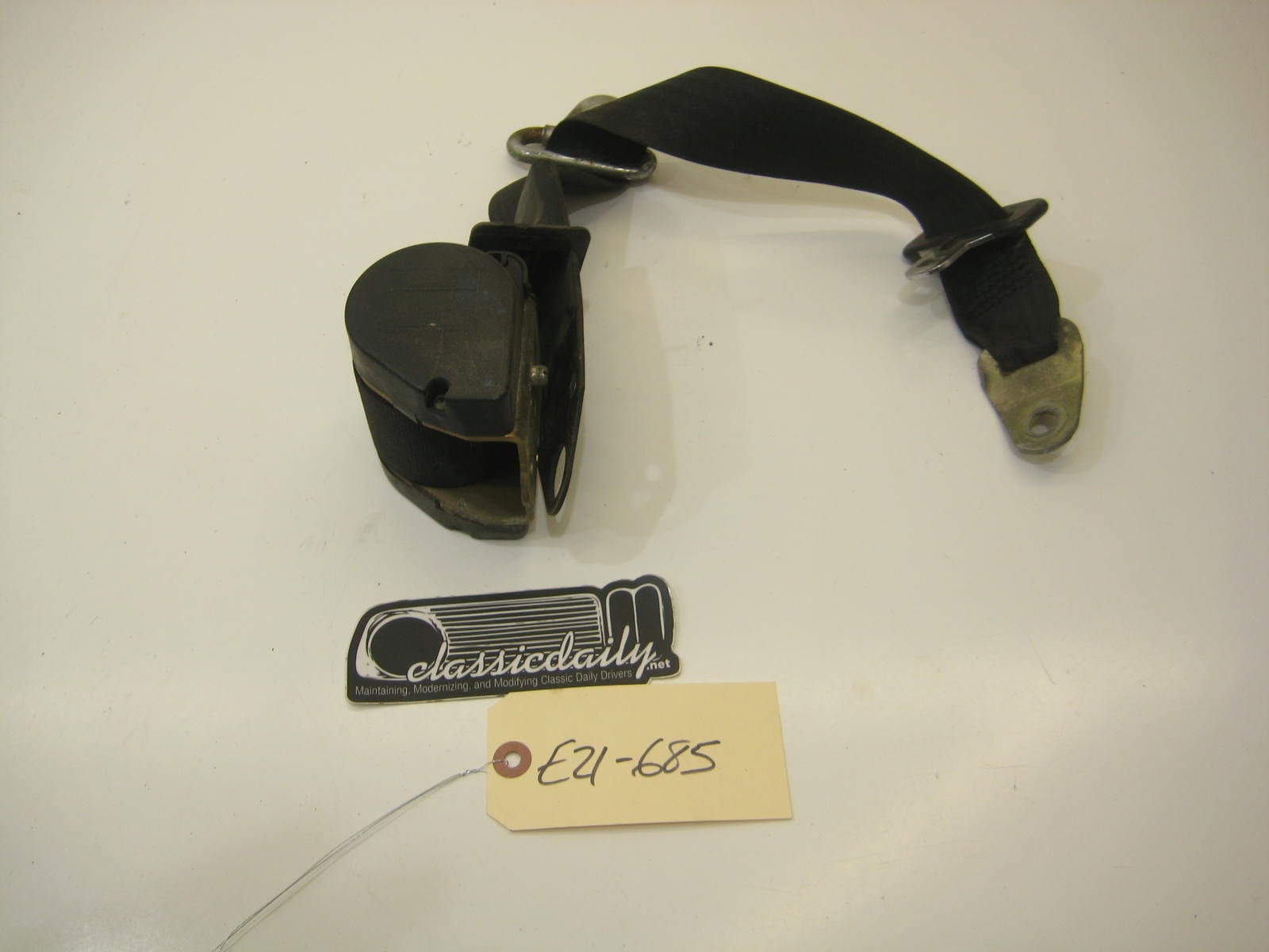 bmw e21 320 passenger right rear seat belt assembly