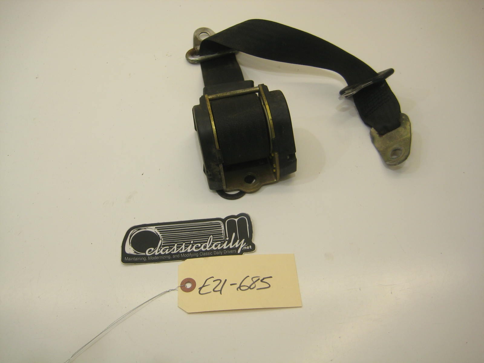 bmw e21 320 passenger right rear seat belt assembly