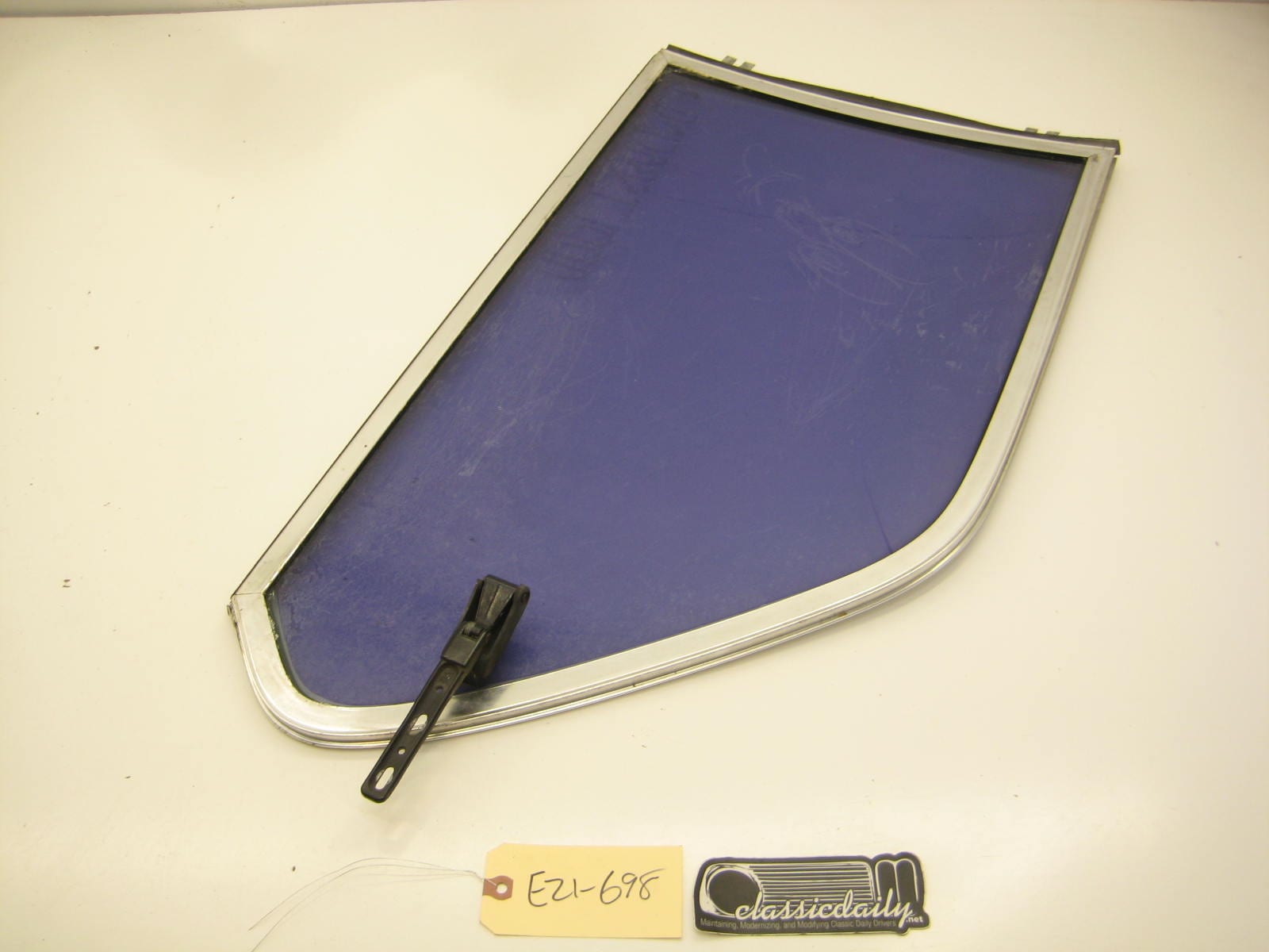 bmw e21 320 passenger right rear pop out vent window