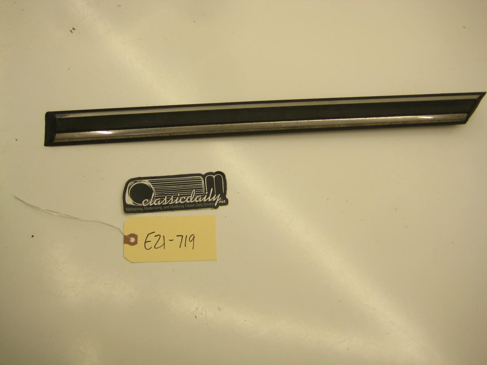 bmw e21 320 passenger right rear bump trim