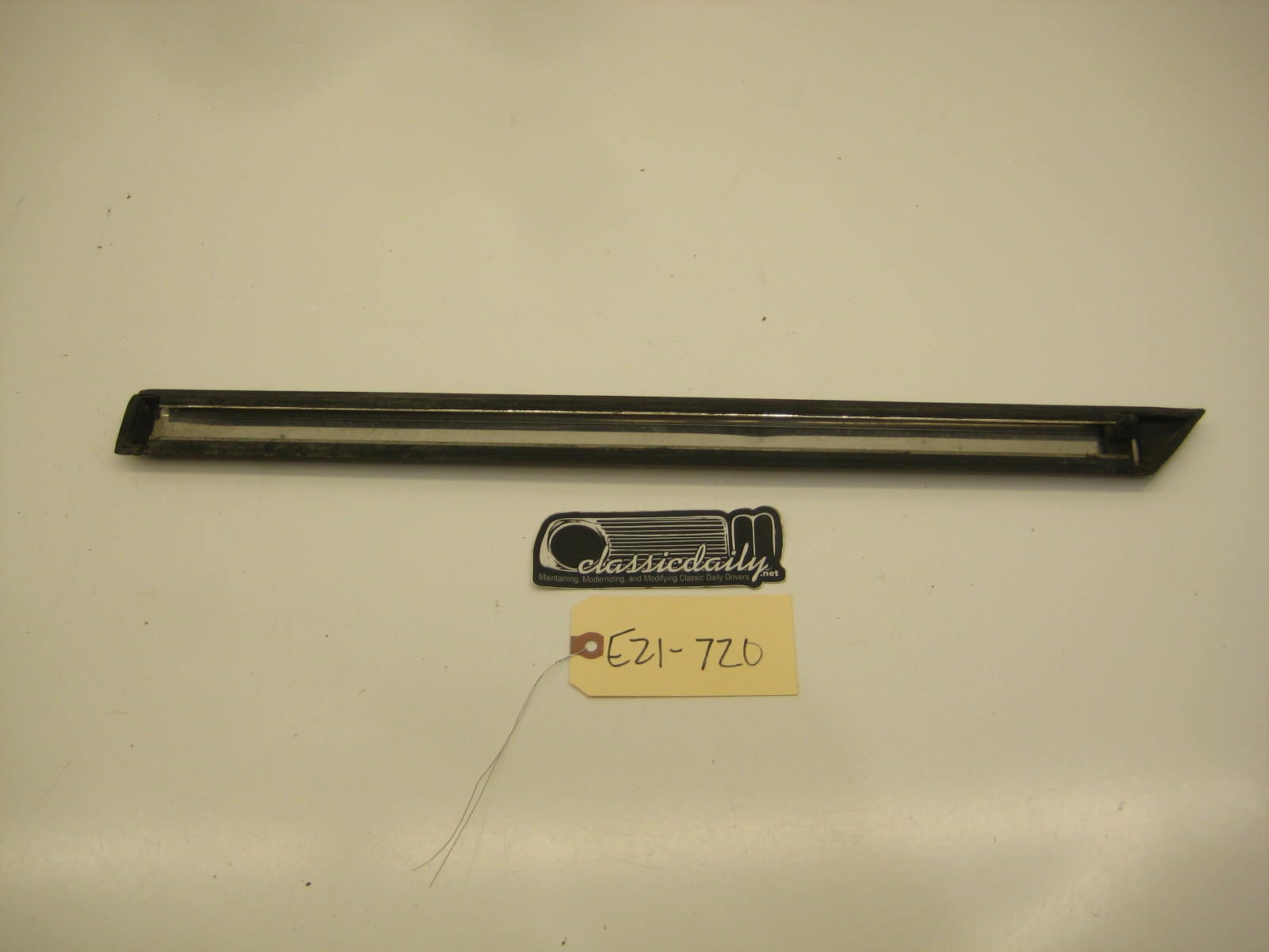 bmw e21 320 driver left rear bump trim