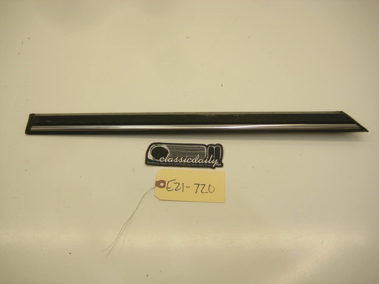 bmw e21 320 left driver rear seat belt c pillar mounted