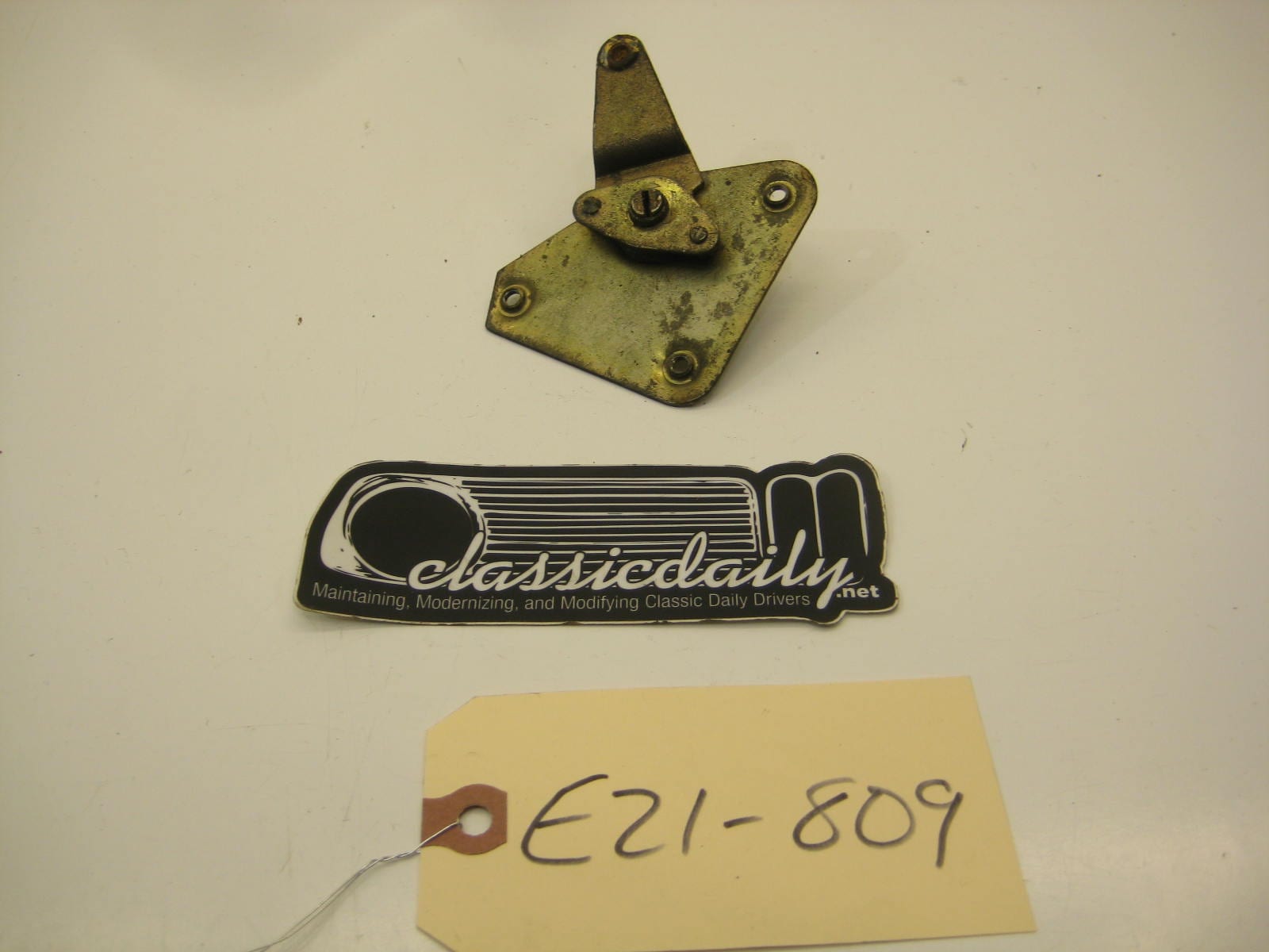 bmw e21 320 driver left door handle bracket