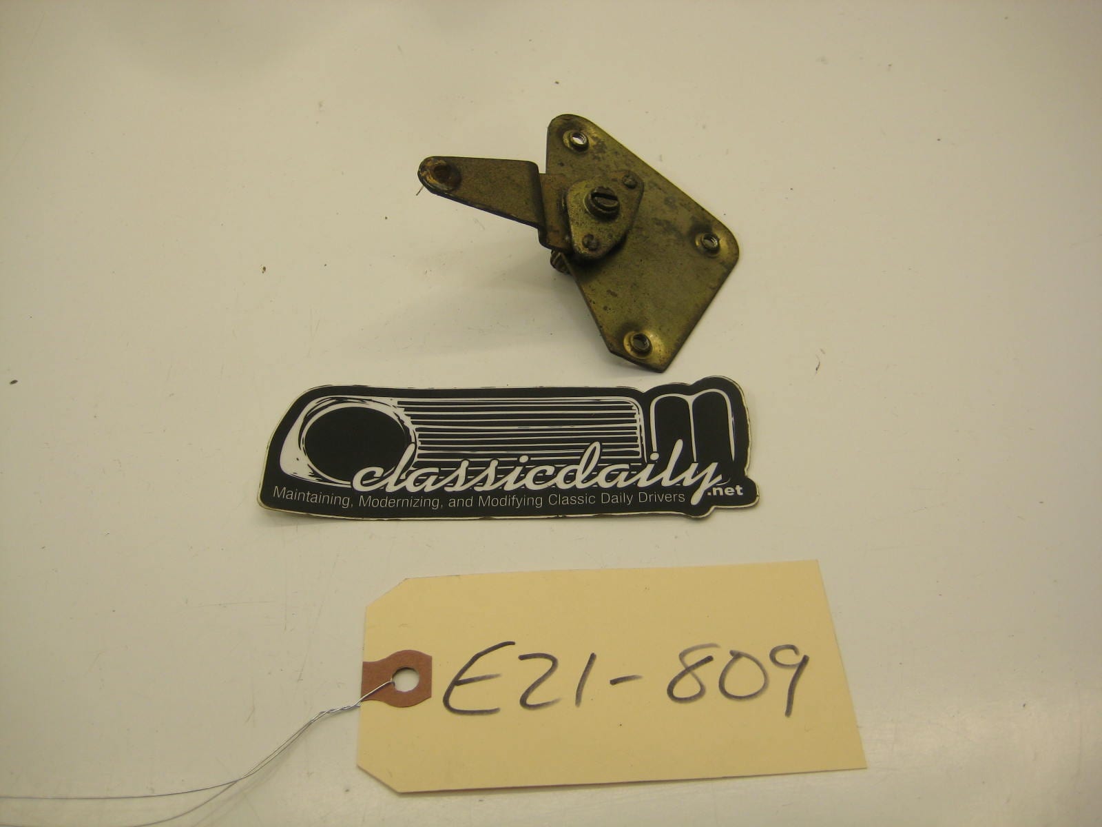 bmw e21 320 driver left door handle bracket