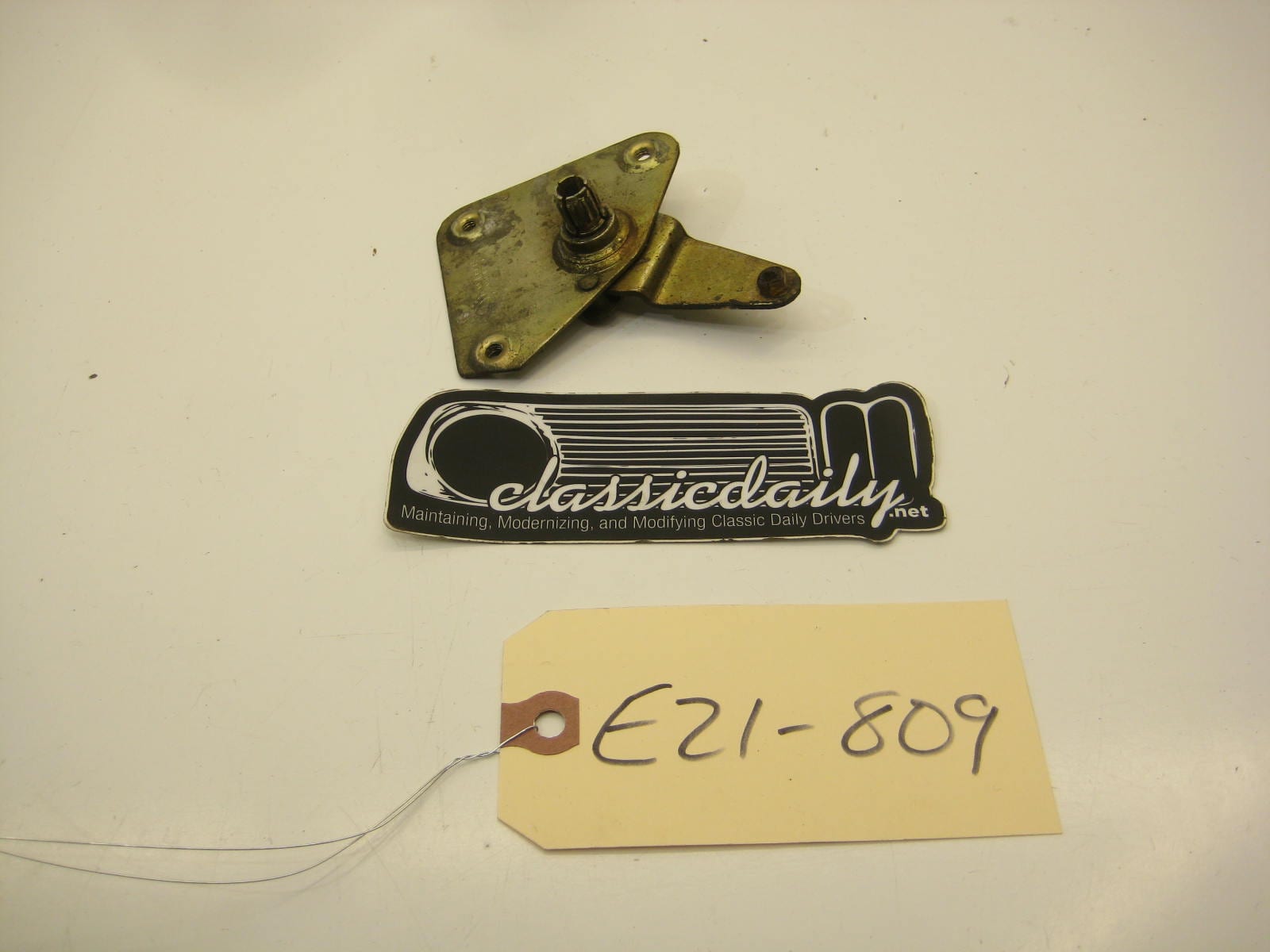 bmw e21 320 driver left door handle bracket