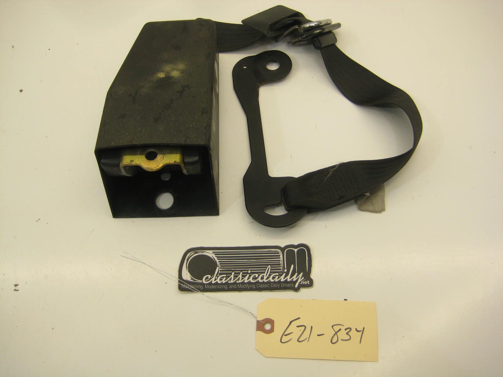 bmw e21 320 driver left front seat belt assembly