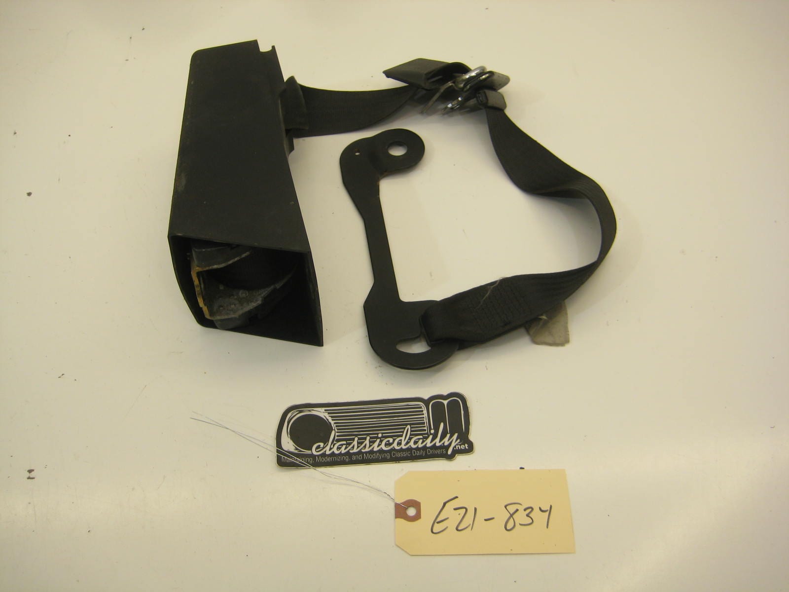 bmw e21 320 driver left front seat belt assembly