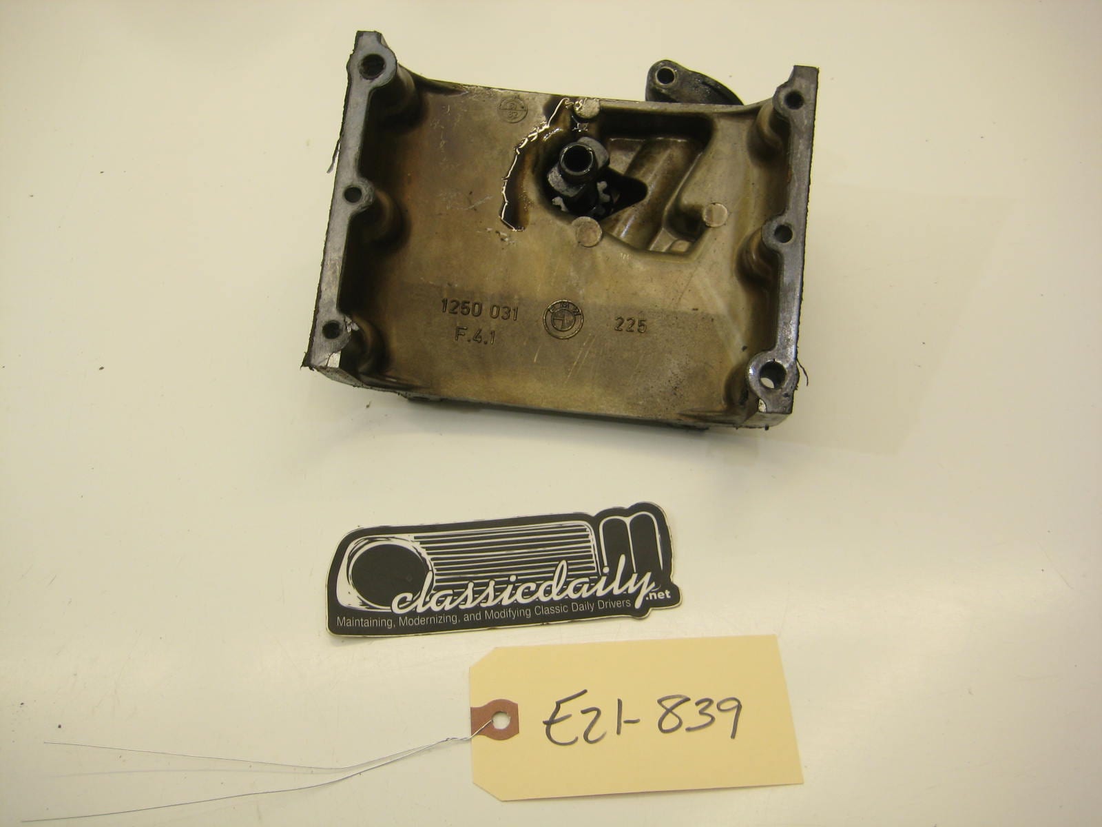 bmw e28 535 535is 528e upper timing chain cover m30