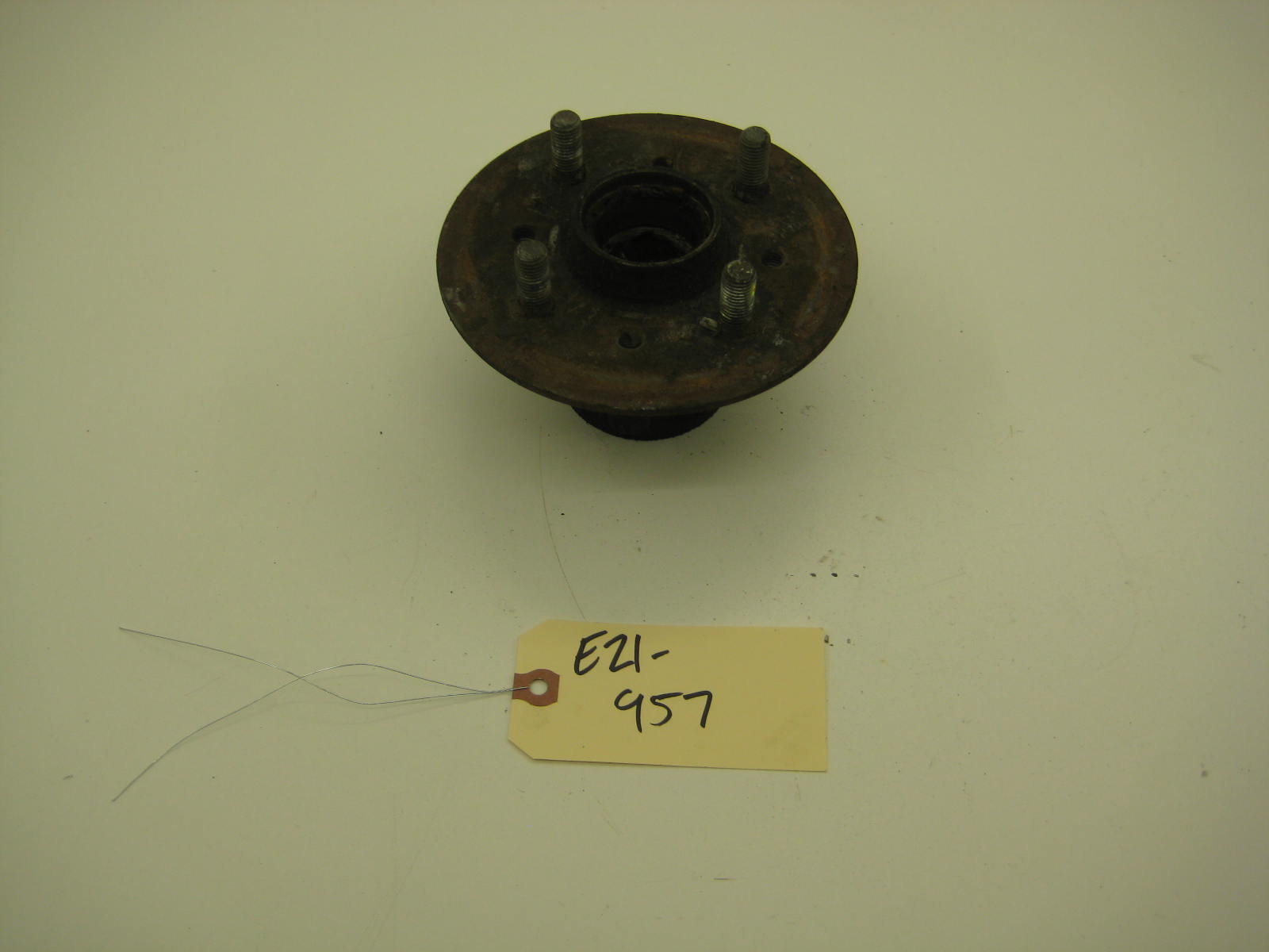BMW E21 320 Front Hub Non Vented 2