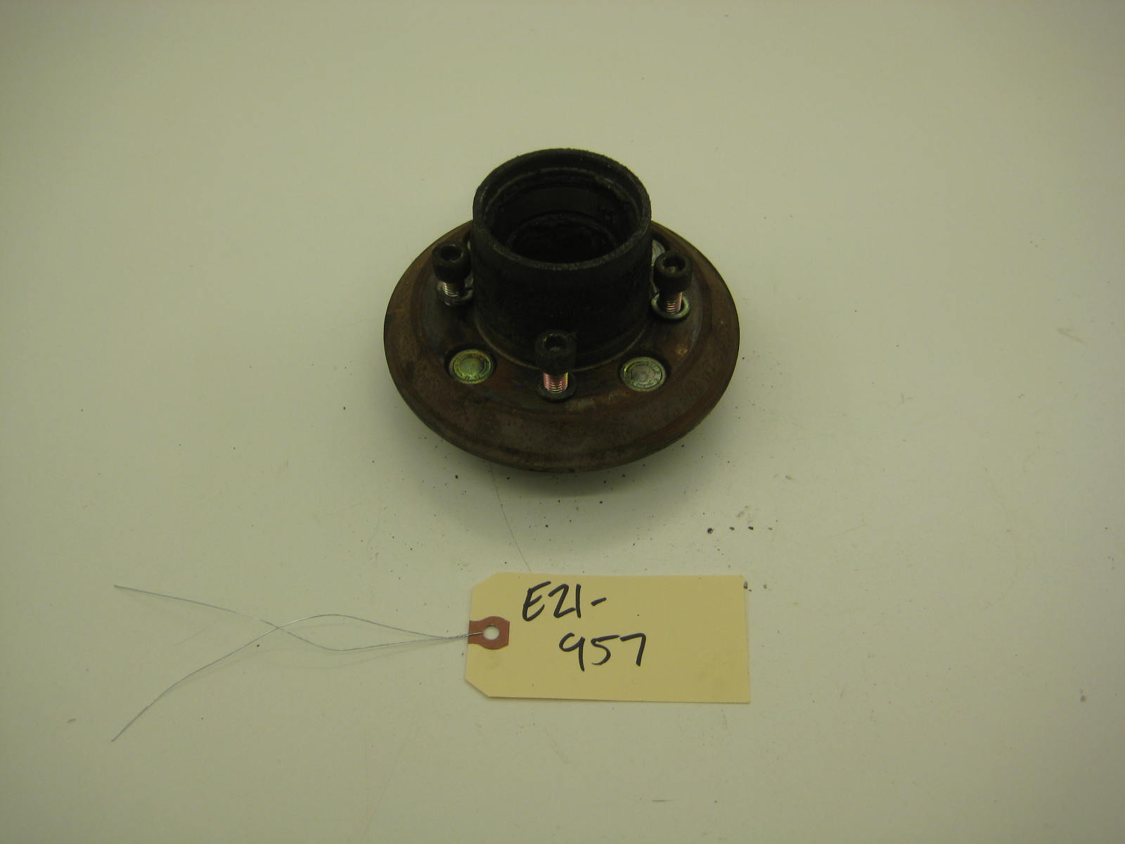 BMW E21 320 Front Hub Non Vented 2