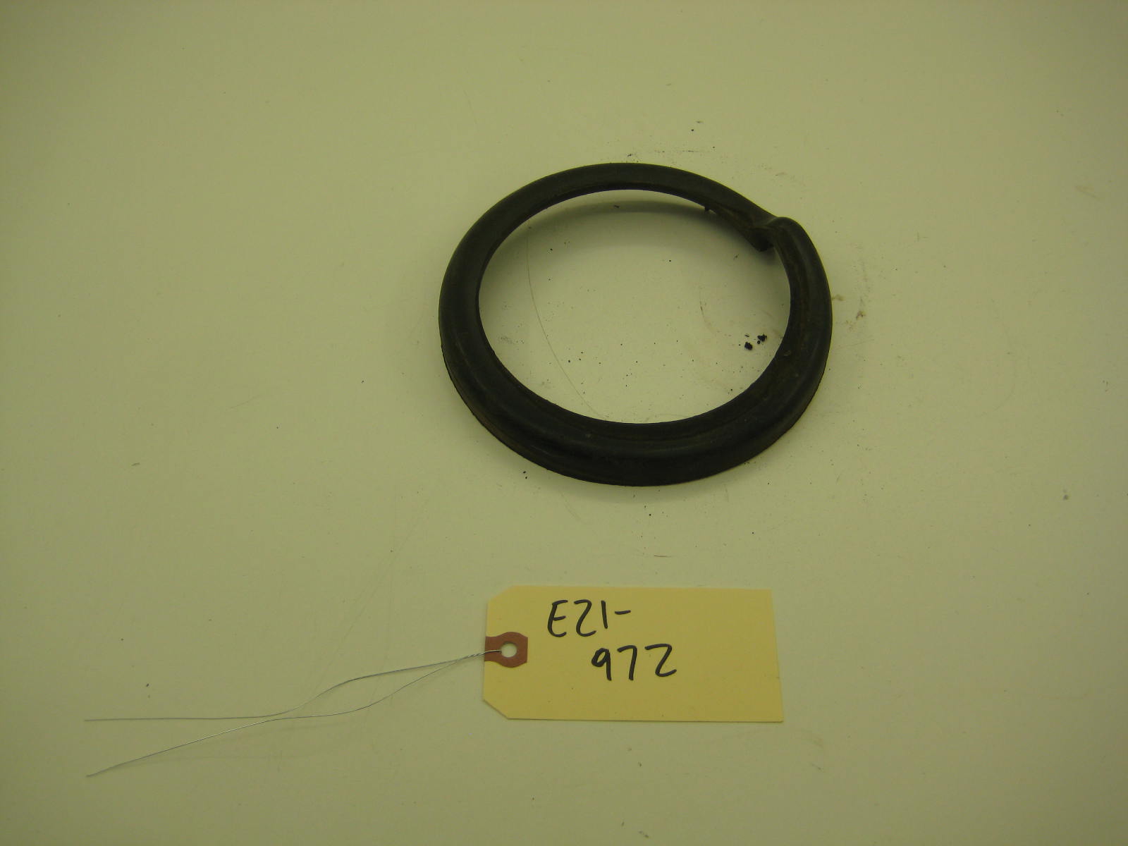 BMW E21 320 Front Spring Pad 3