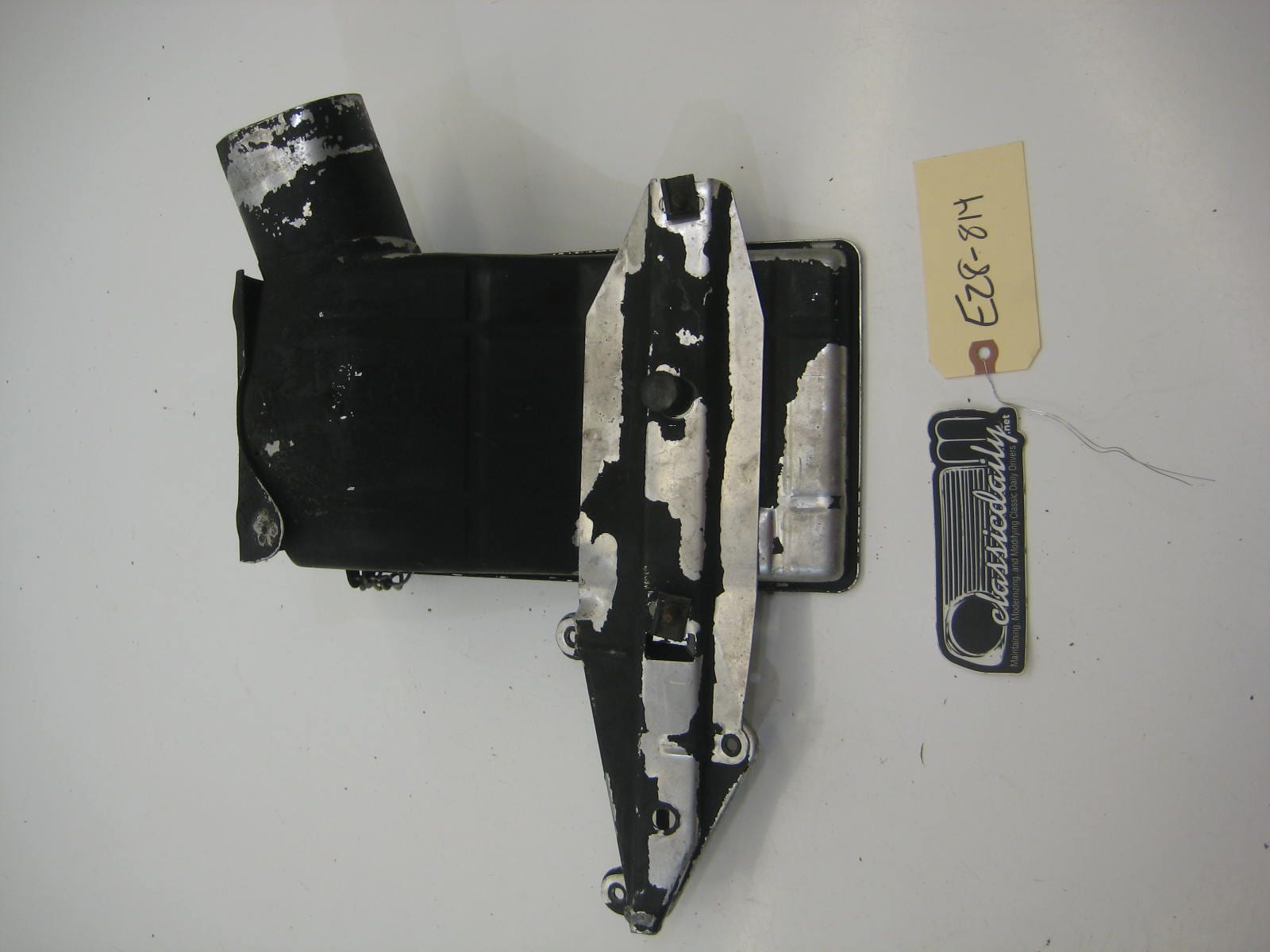 bmw e28 535 535is 528e e28 air filter box w bracket 1 271 582