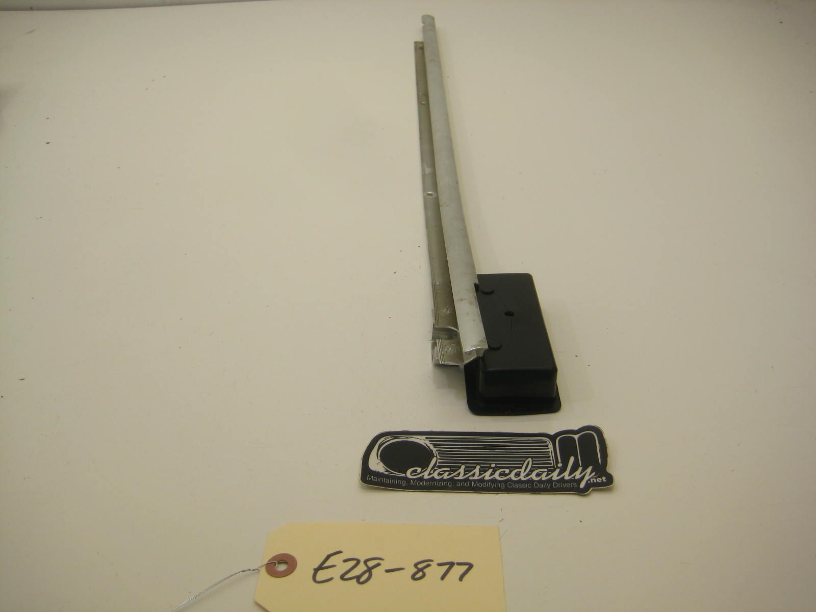 bmw e28 535 535is 528e front driver left interior window trim