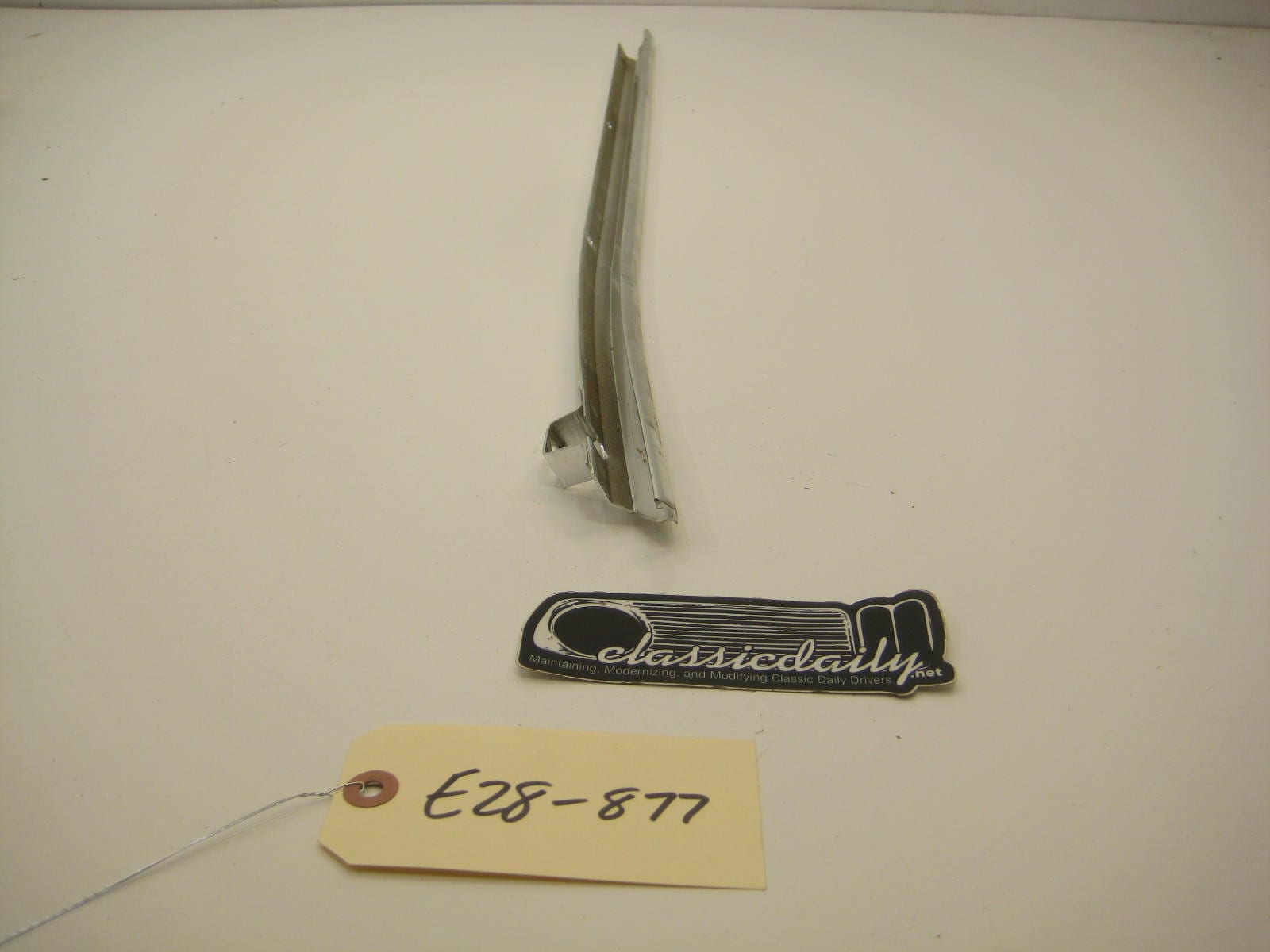 bmw e28 535 535is 528e front driver left interior window trim