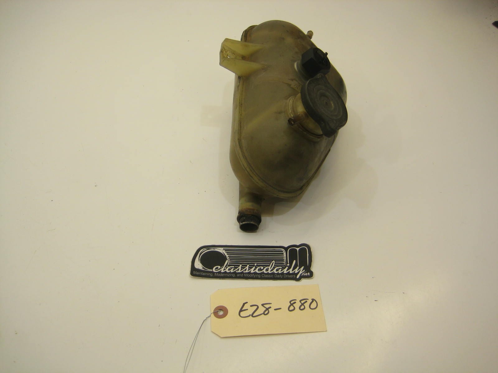 bmw e28 535 535is 528e coolant expansion tank w cap