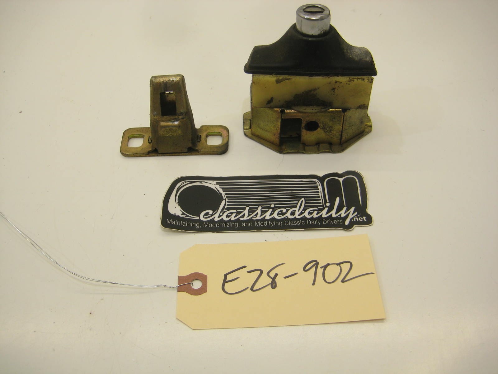 bmw e28 535 535is 528e trunk latch assembly and catch