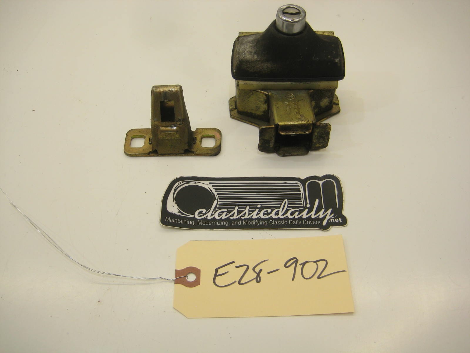 bmw e28 535 535is 528e trunk latch assembly and catch