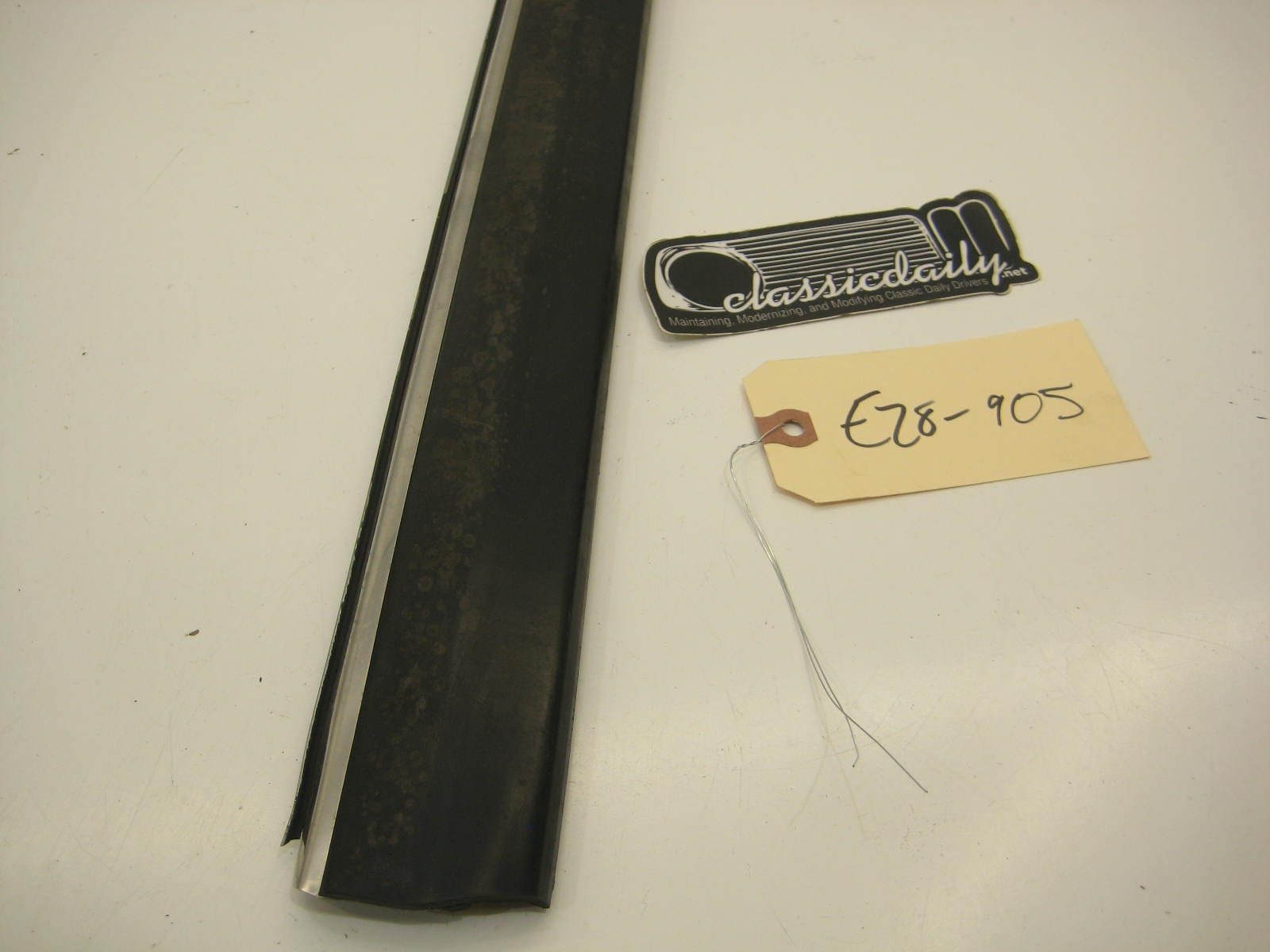 bmw e28 535 535is 528e passenger right front door bump trim