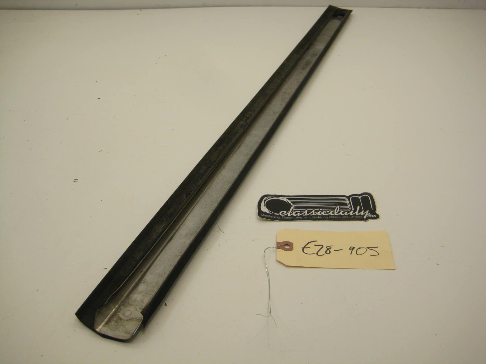 bmw e28 535 535is 528e passenger right front door bump trim