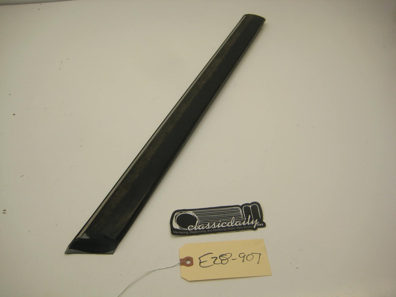 bmw e28 535 535is 528e passenger right rear door bump trim