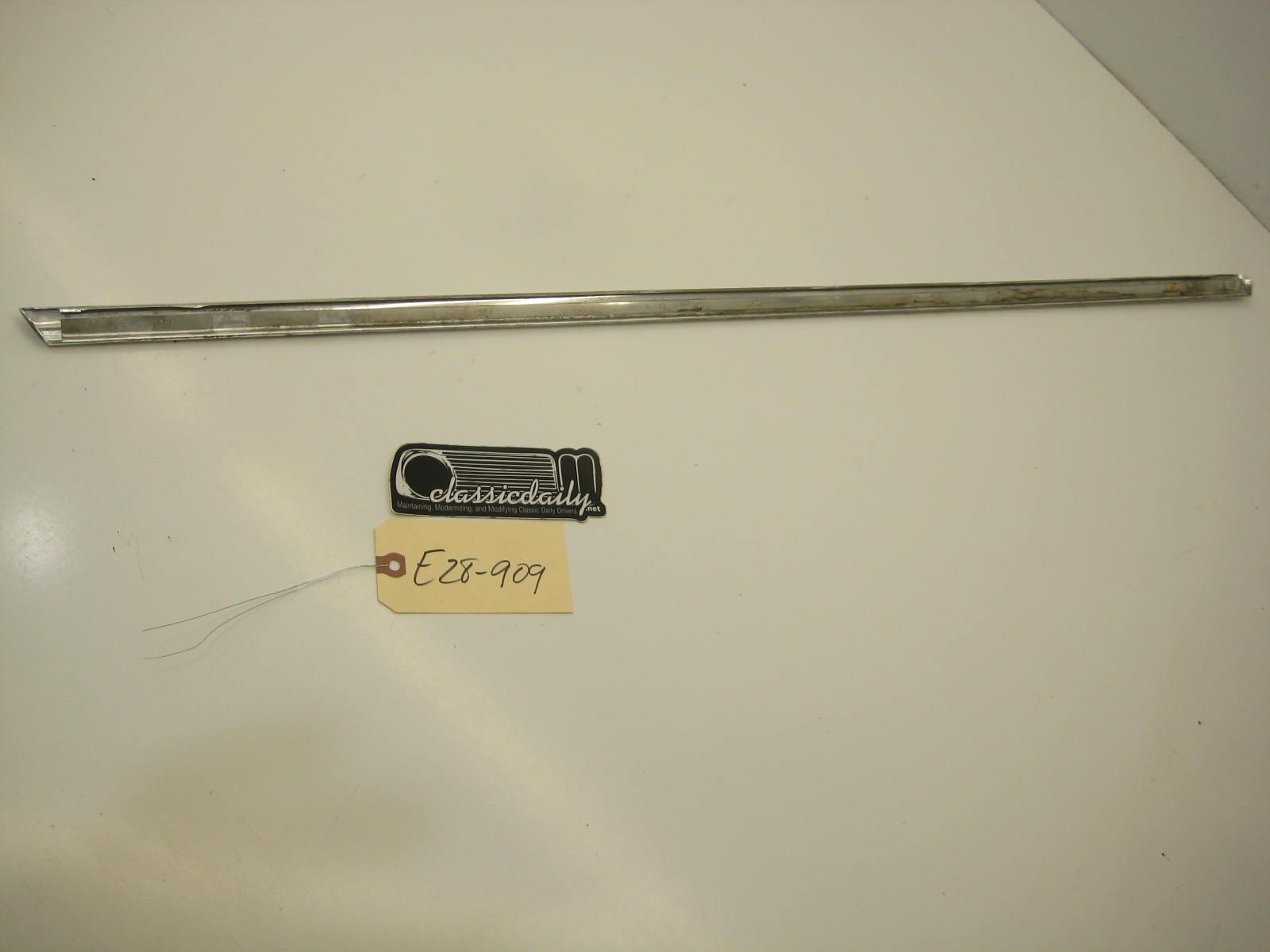 bmw e28 535 535is 528e passenger right front door exterior window trim