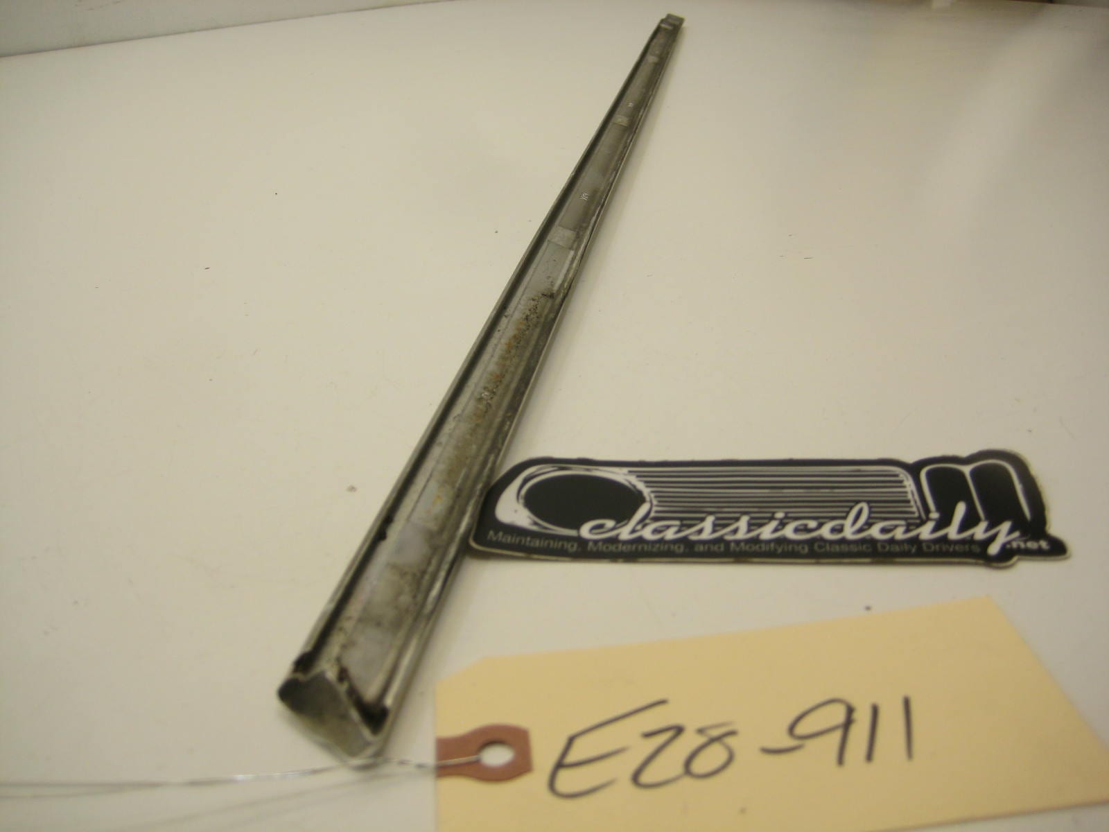 bmw e28 535 535is 528e passenger right rear door exterior window trim