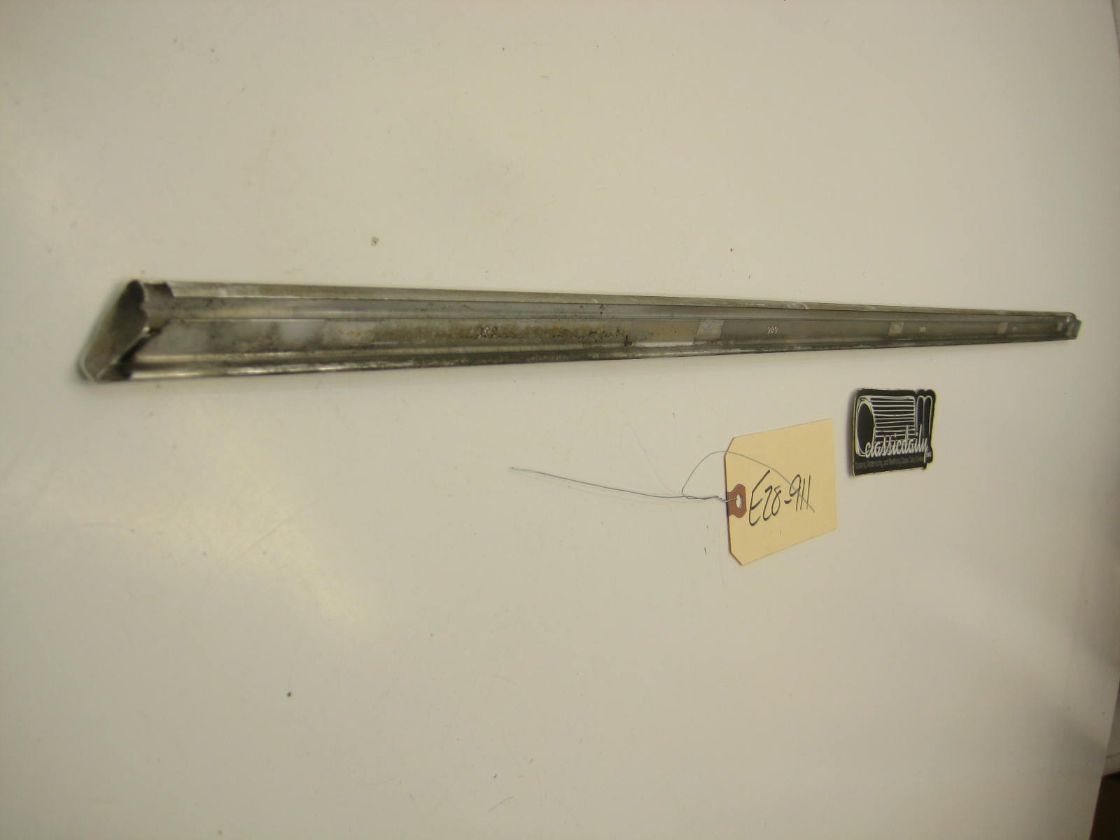 bmw e28 535 535is 528e passenger right rear door exterior window trim