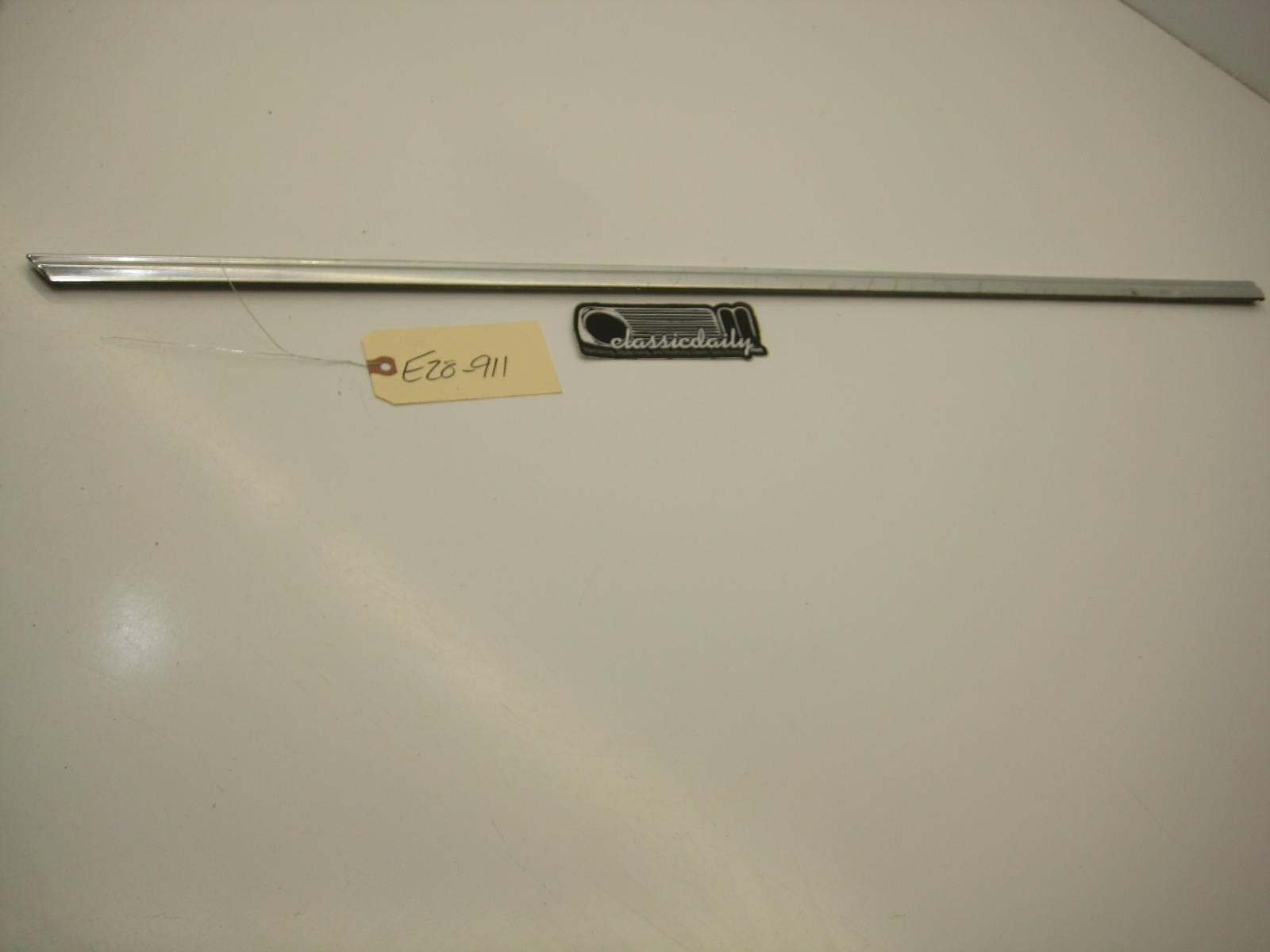 bmw e28 535 535is 528e passenger right rear door exterior window trim