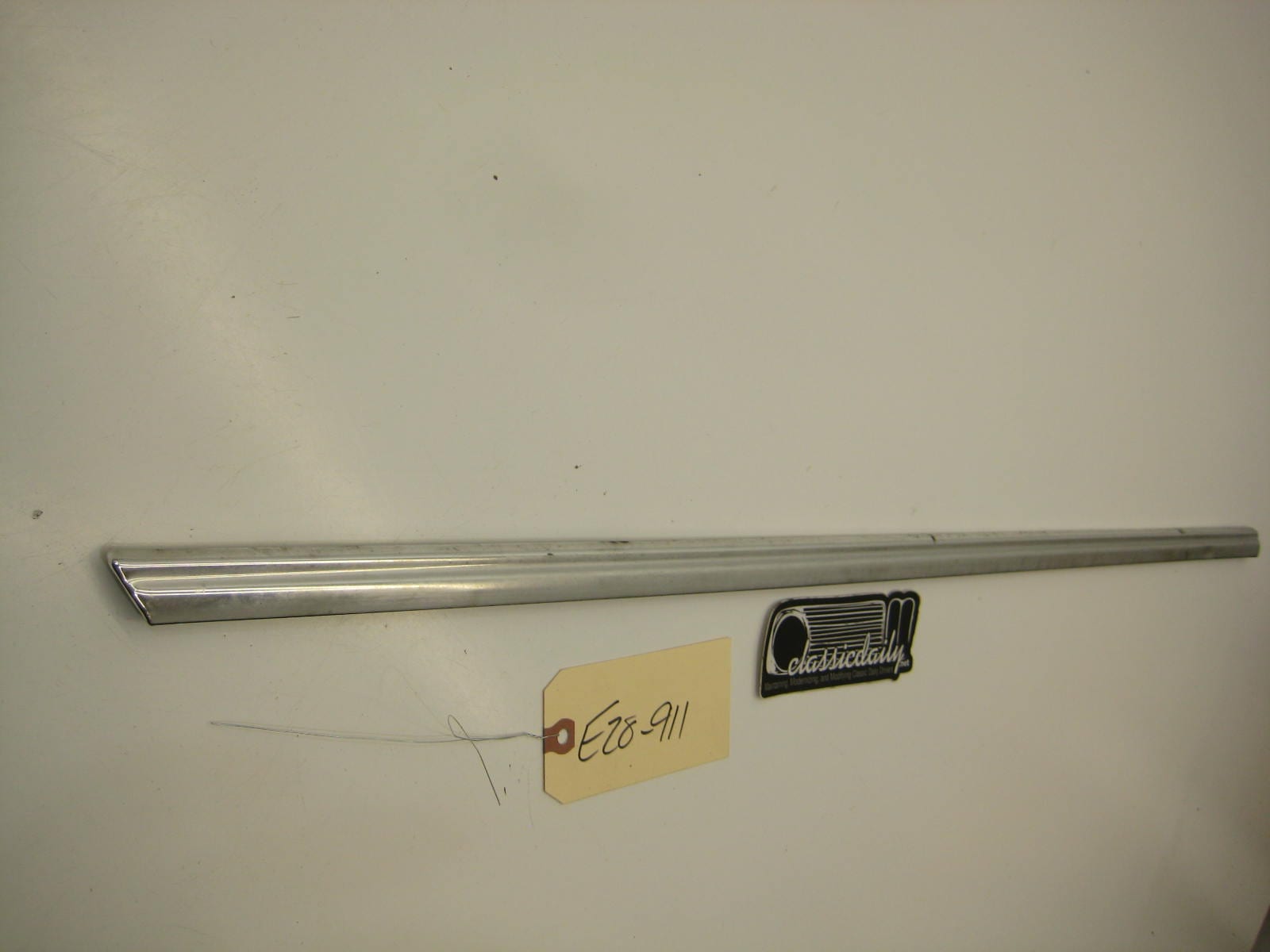 bmw e28 535 535is 528e passenger right rear door exterior window trim