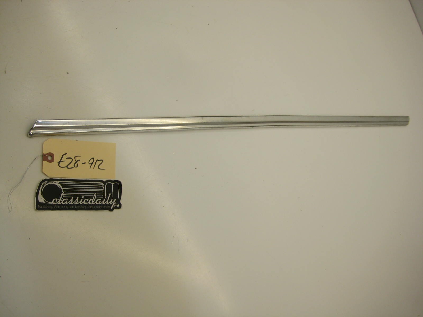 bmw e28 535 535is 528e driver left rear door exterior window trim
