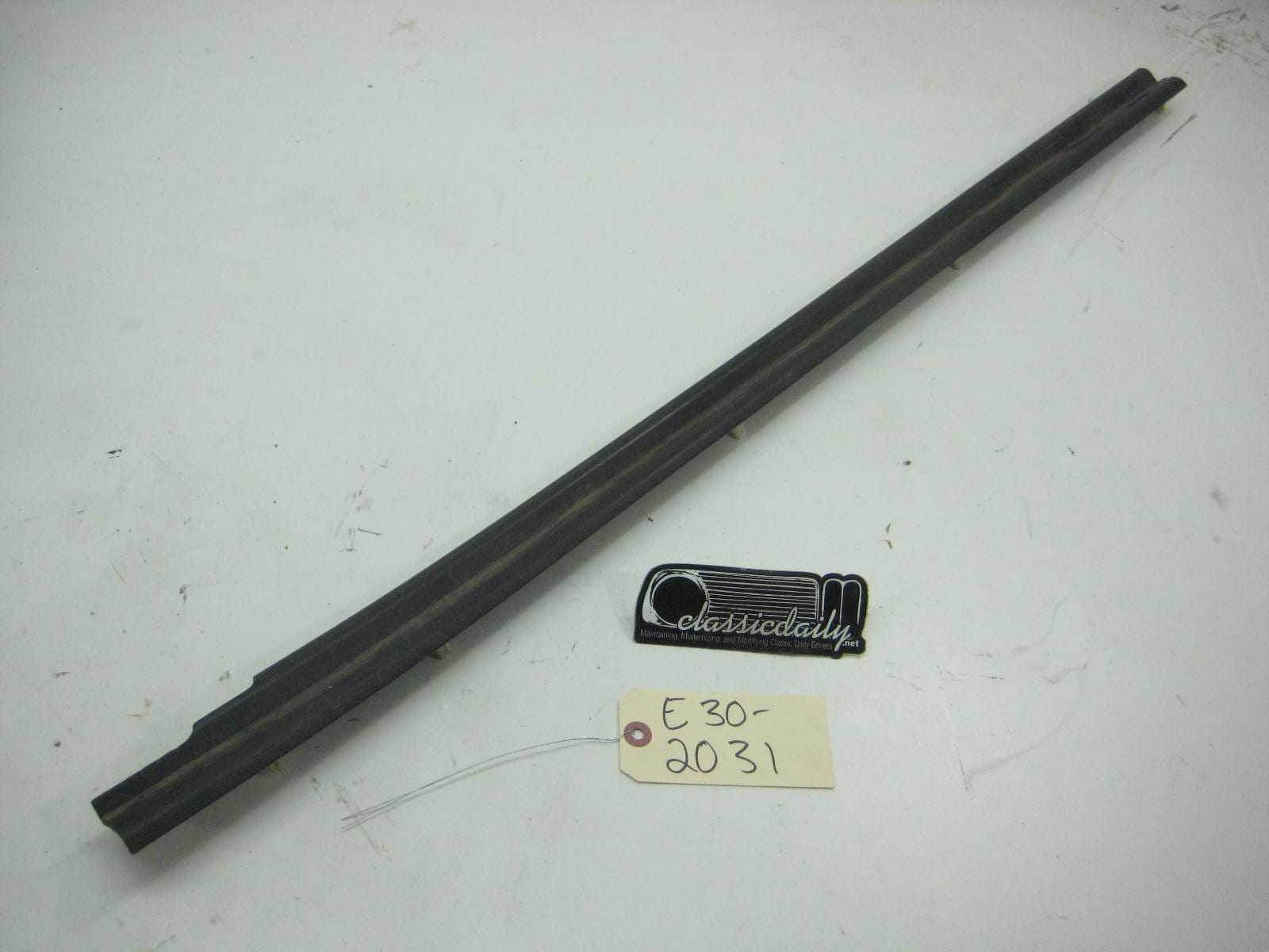 bmw e30 325 318 lower bump trim drivers side fender ix 2