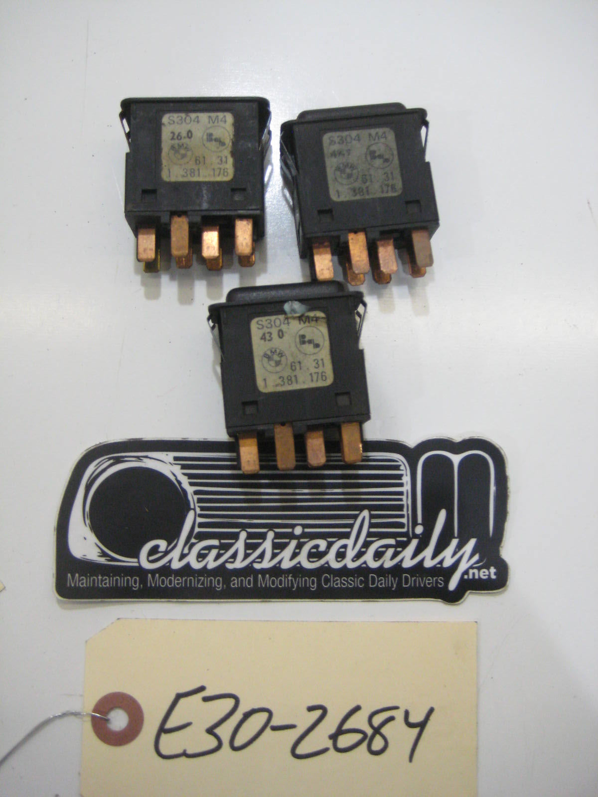 Hazard Switch Red Triangle 61 31 1 381 176 Classic Daily