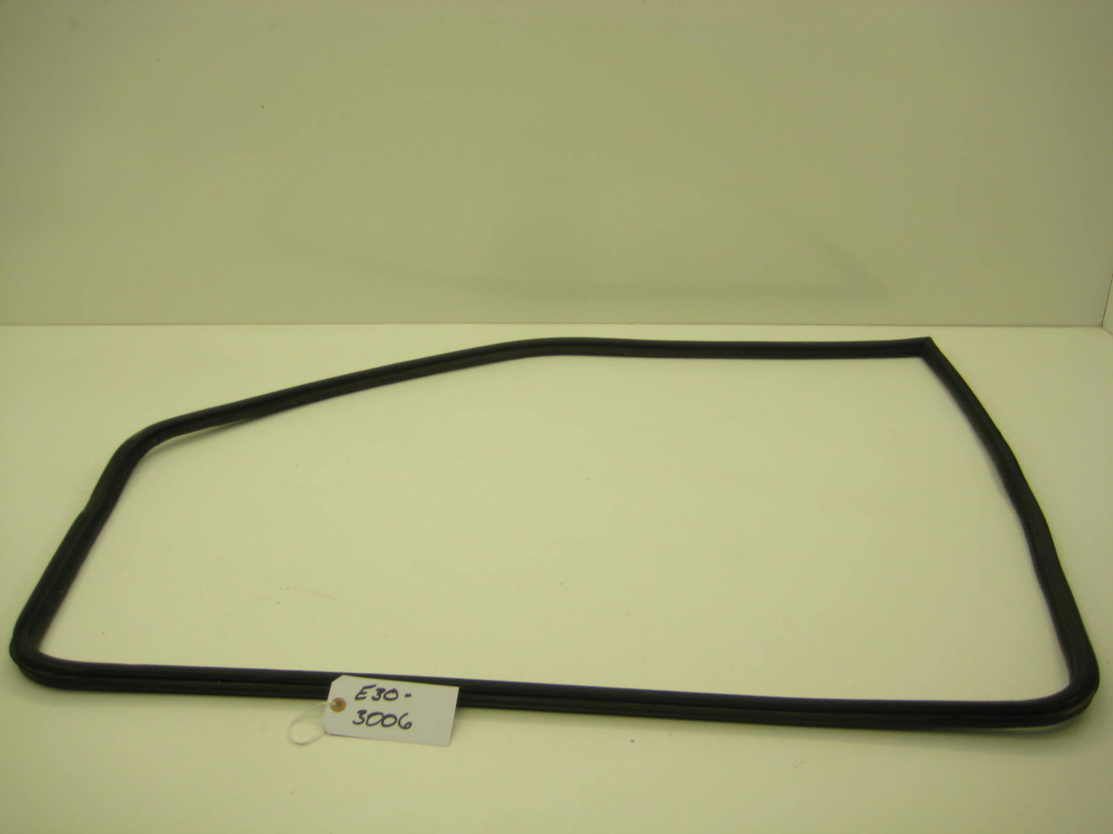 bmw e30 318 325 drivers left side door seal