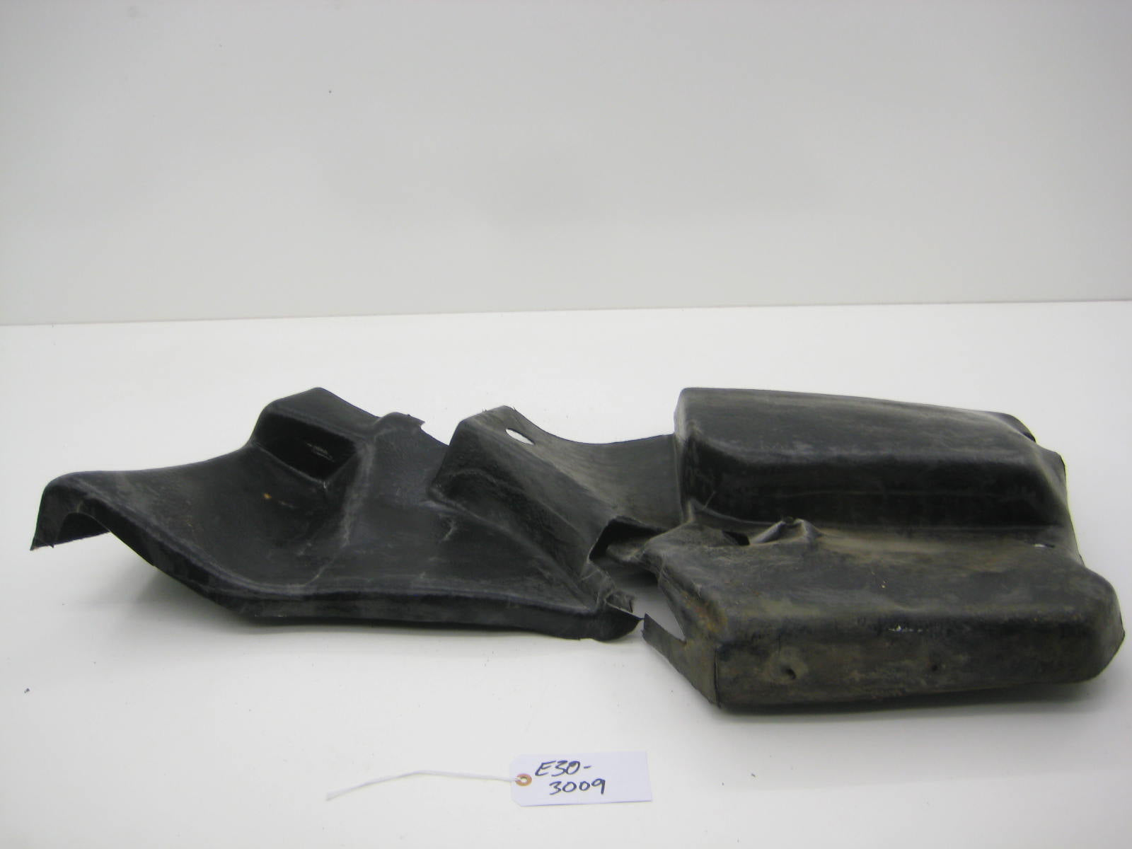 bmw e30 318 325 drivers left trunk side panel