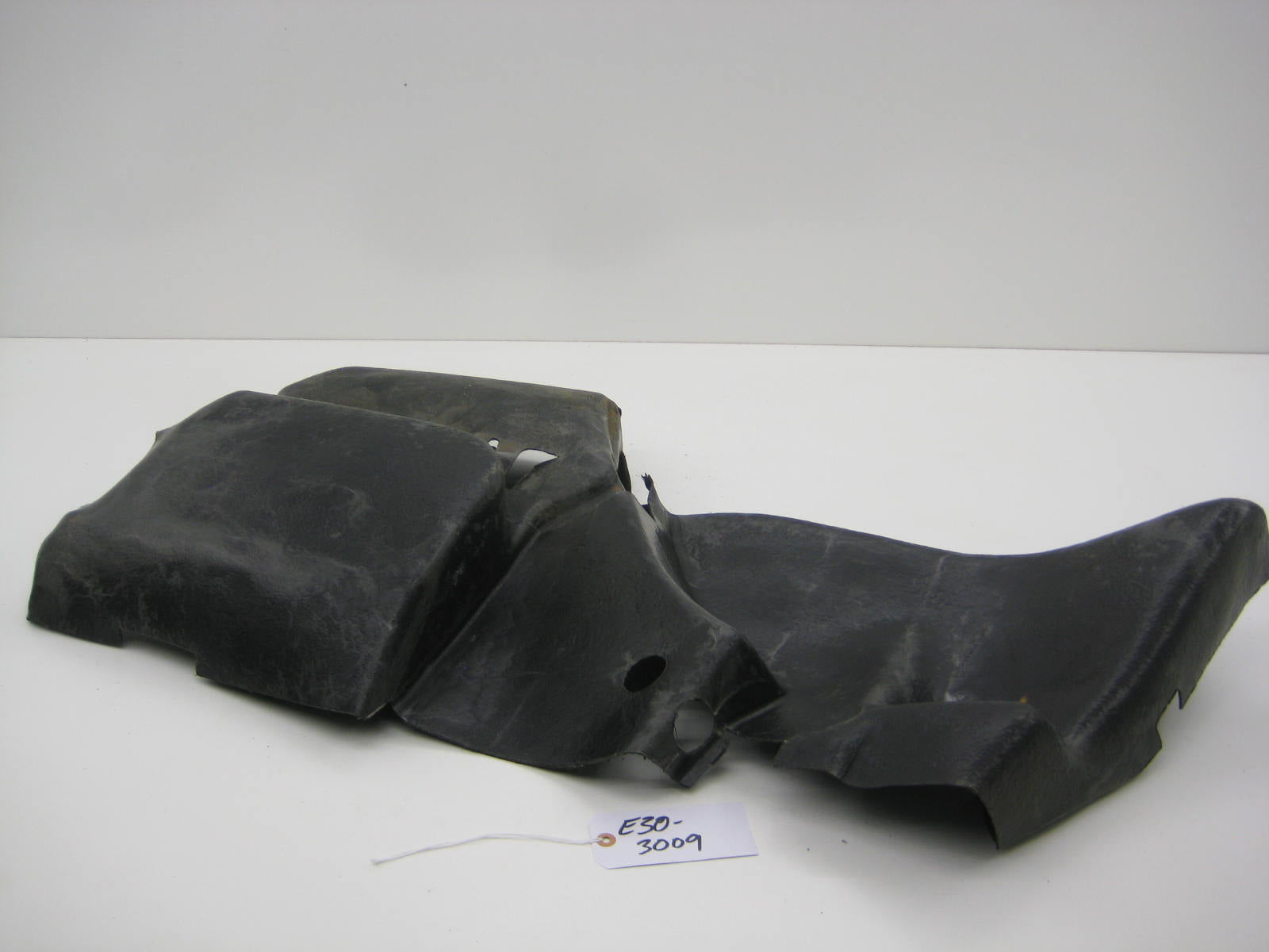 bmw e30 318 325 drivers left trunk side panel