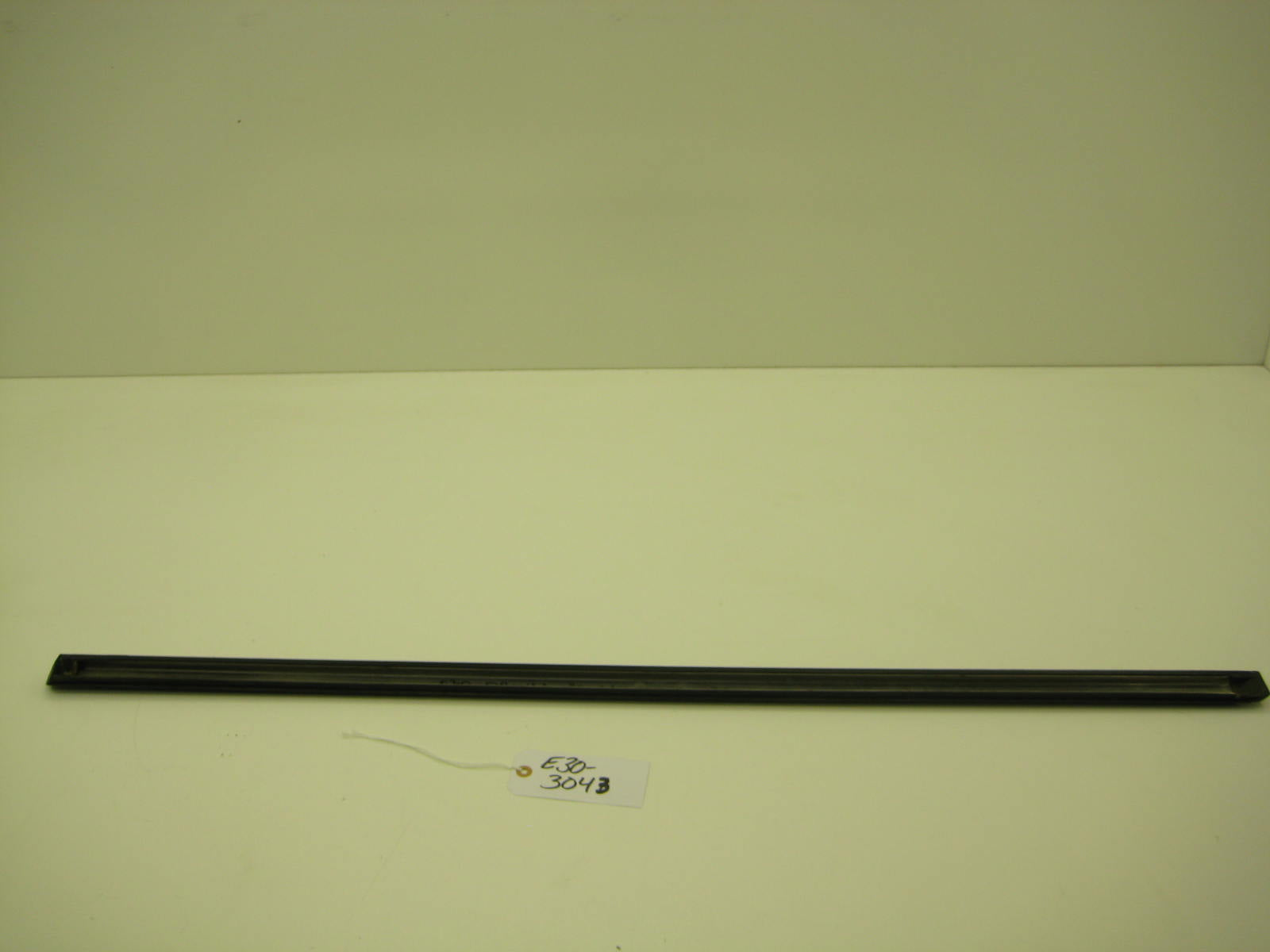 bmw e30 318 325 drivers left coupe exterior bump trim