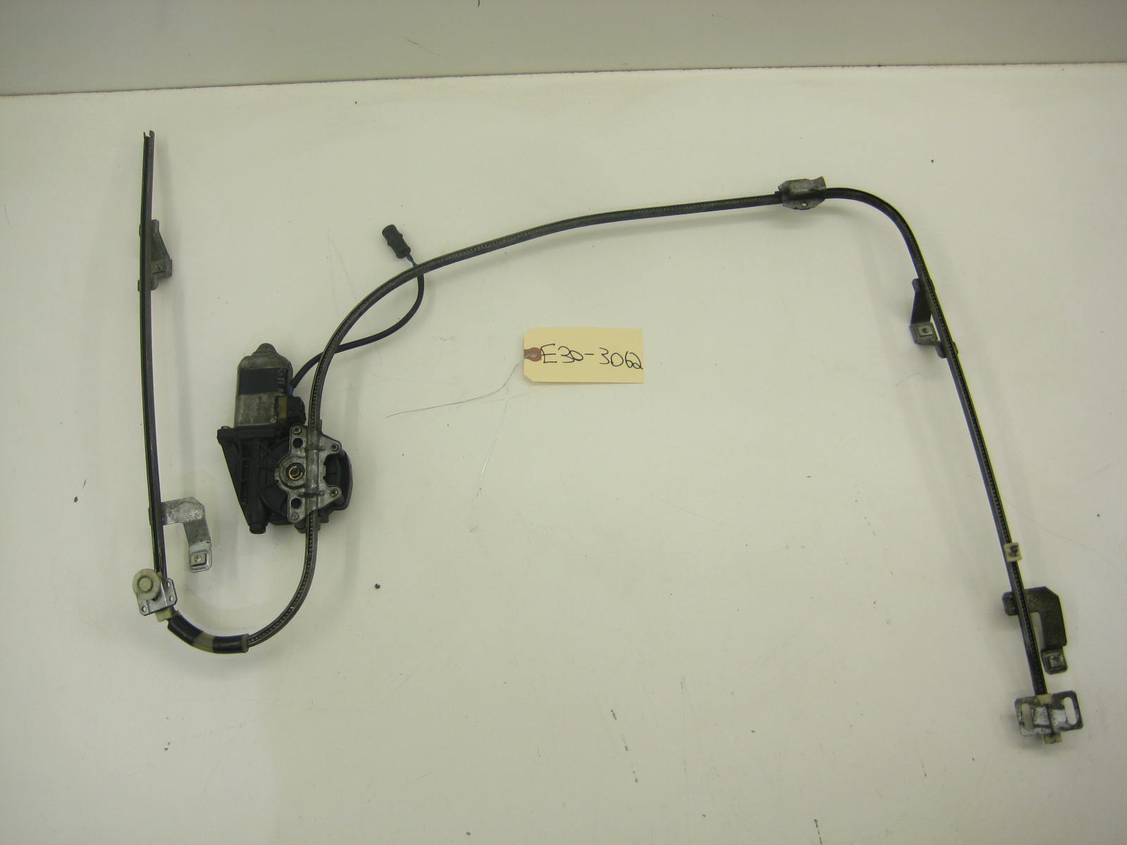 BMW E30 318 325 Passenger Window Regulator Early E30 3062