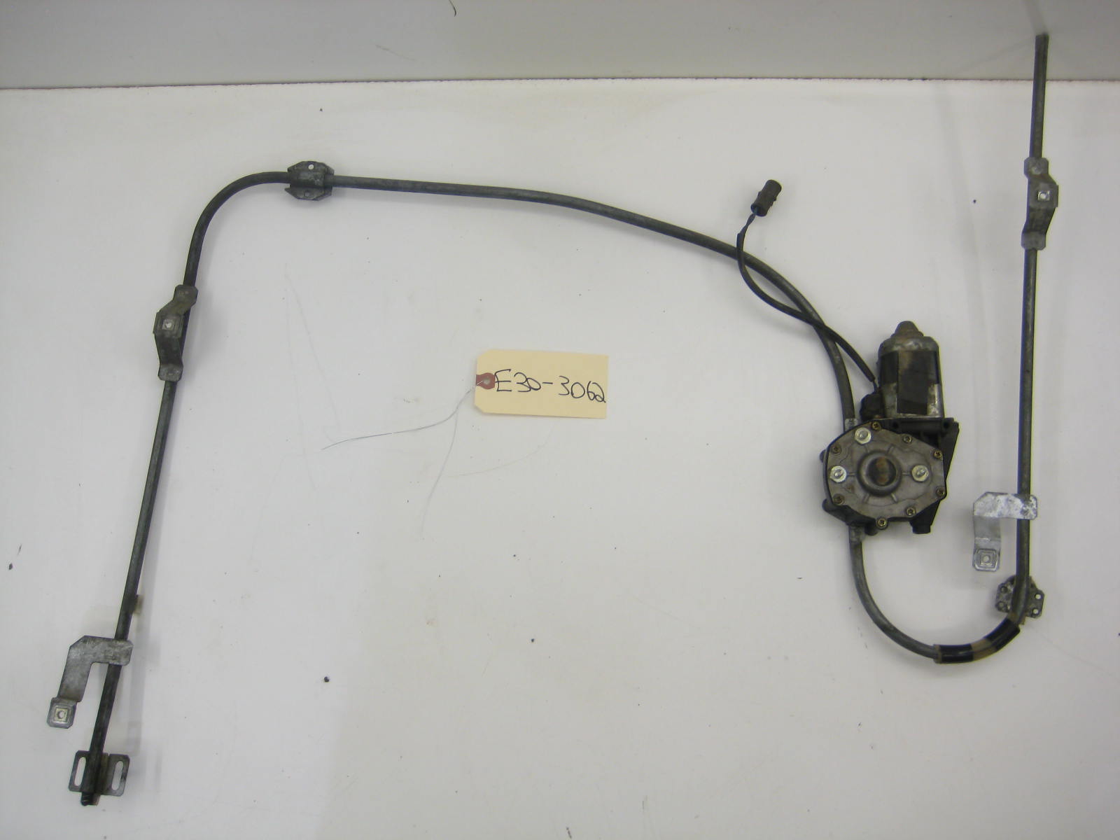 BMW E30 318 325 Passenger Window Regulator Early E30 3062